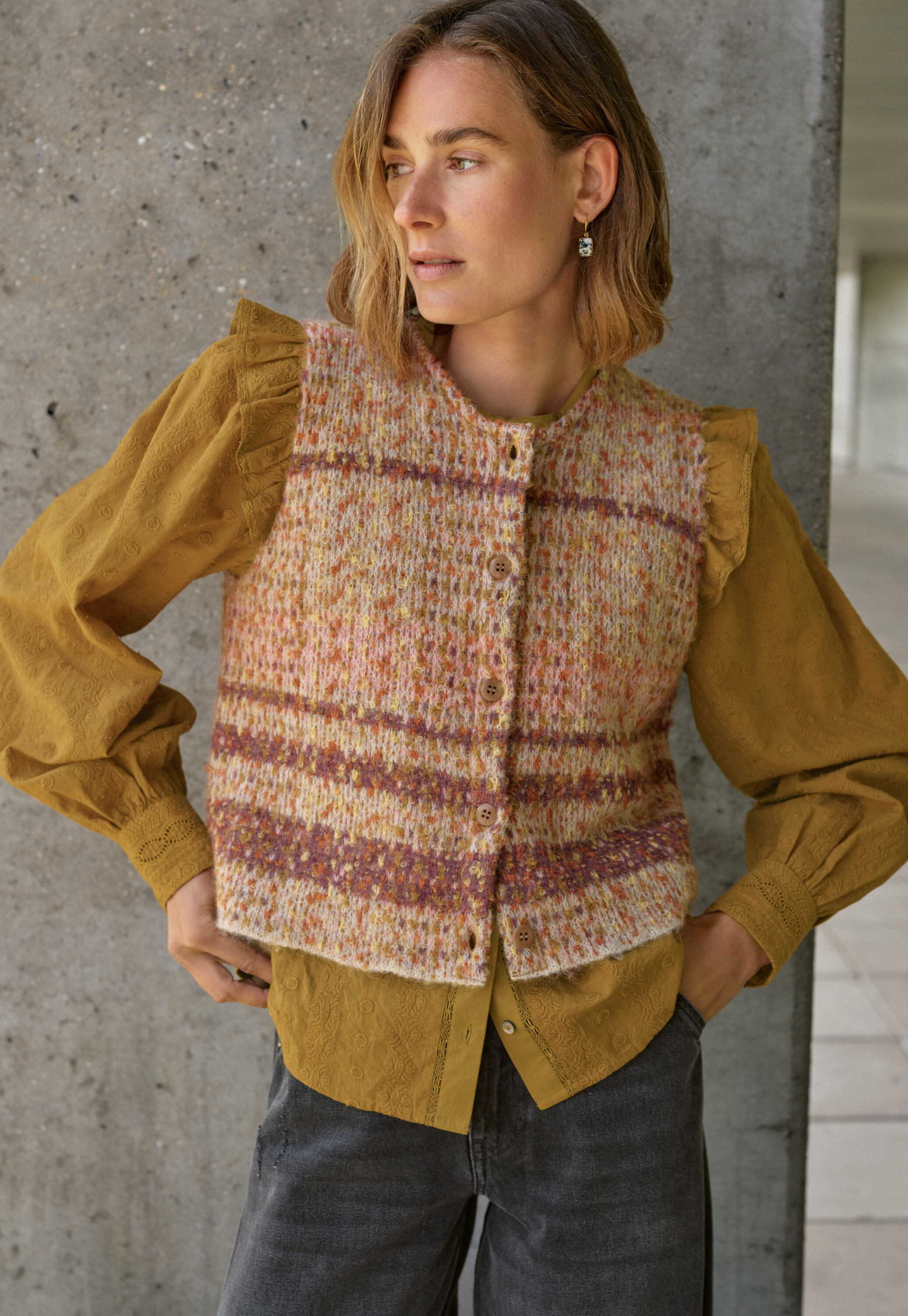 Pullover mit umgekehrten Streifen