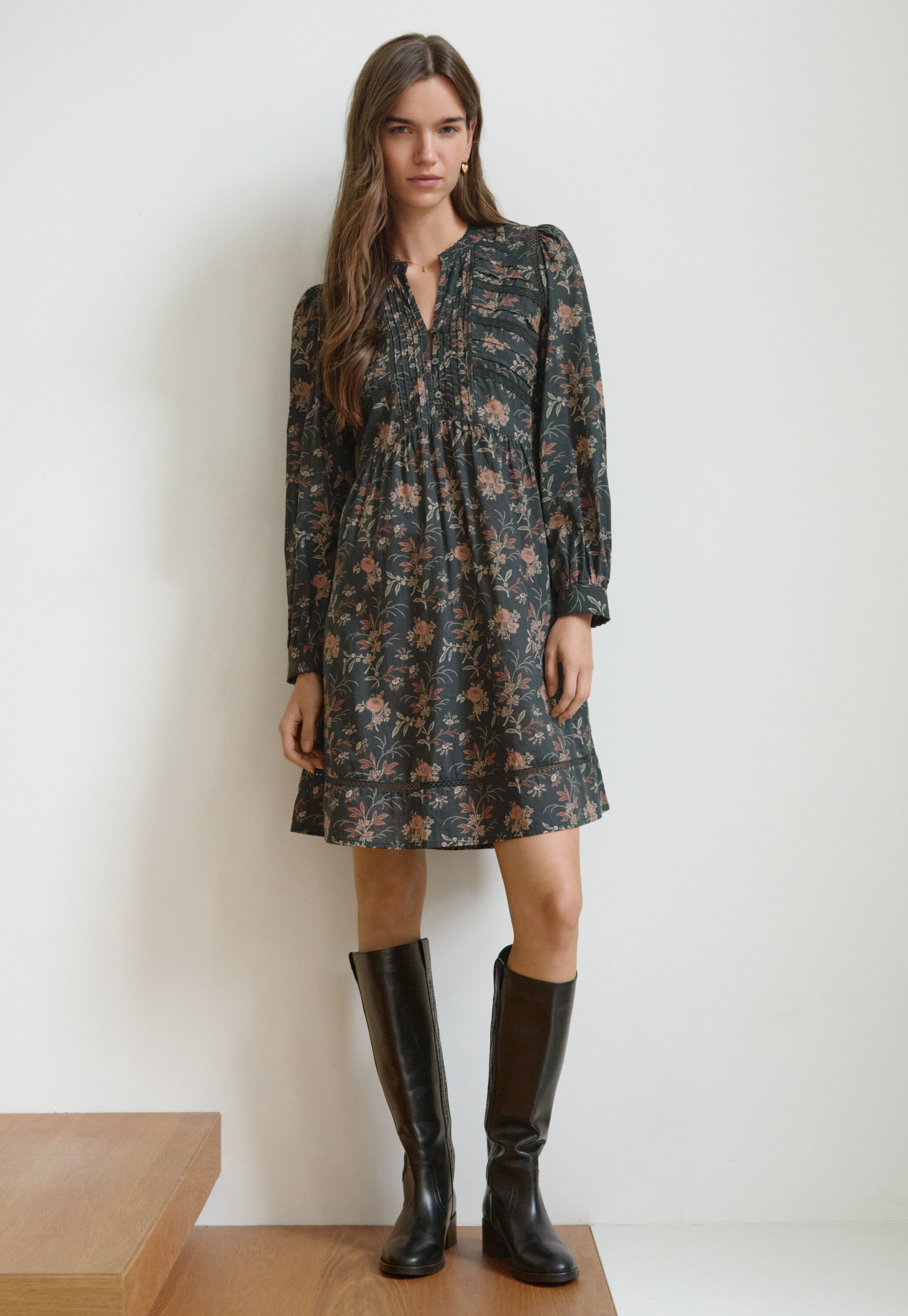 Kleid mit Print und Spitze, Kohlschwarz, large