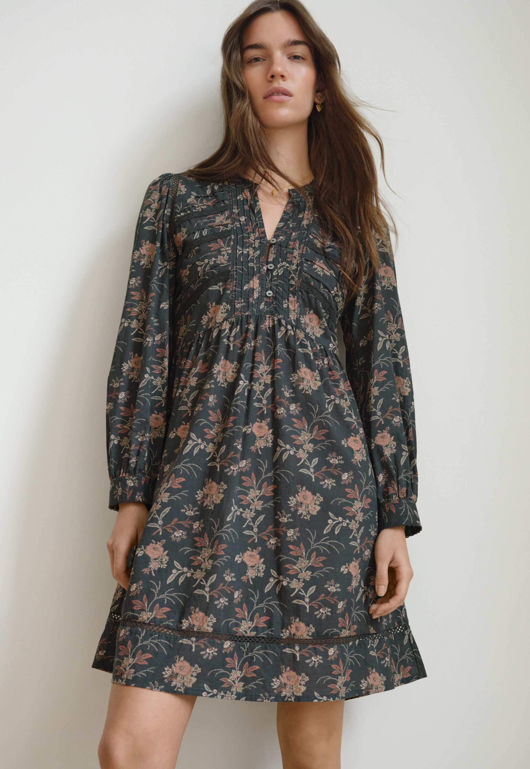 Kleid mit Print und Spitze