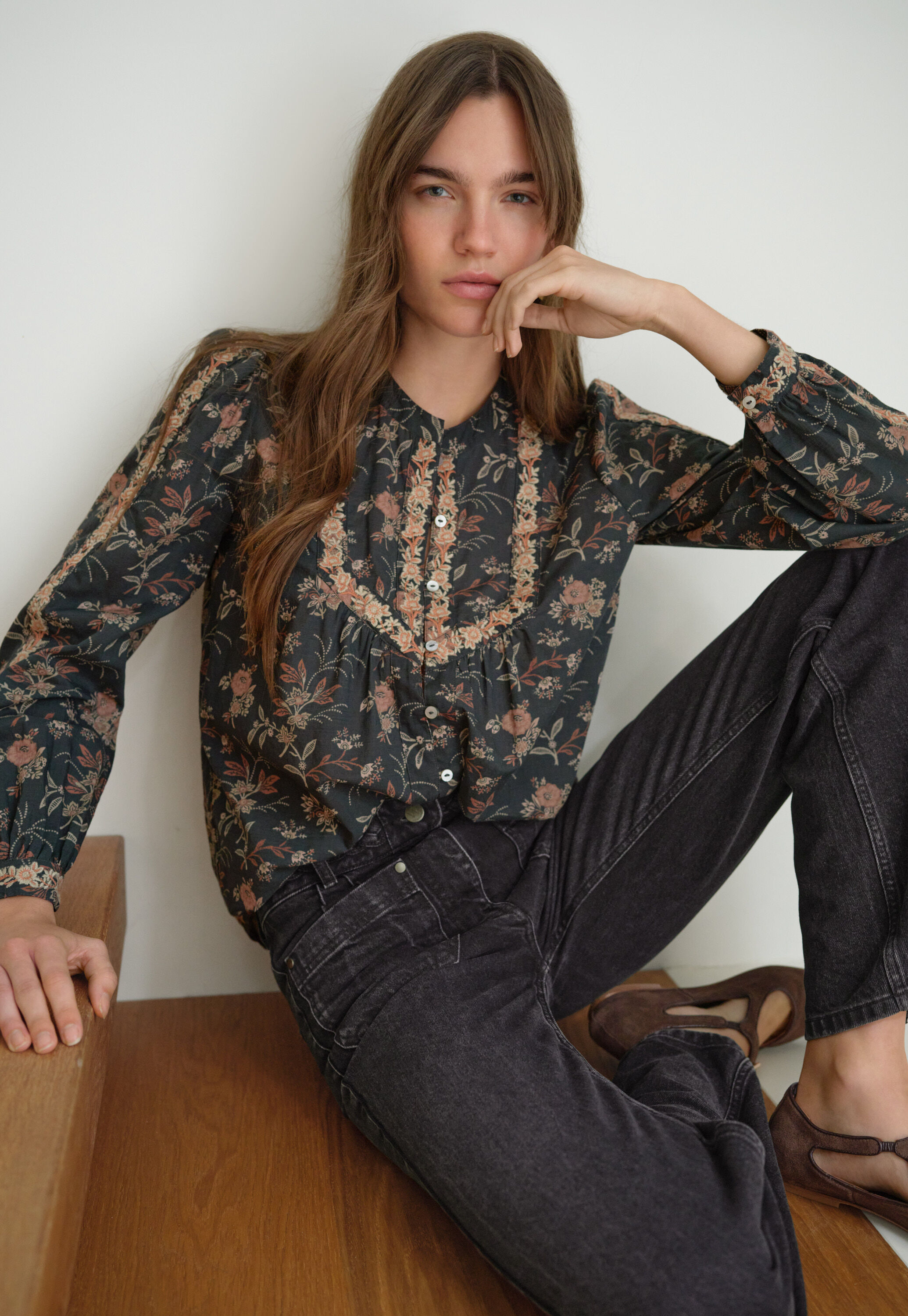 Bestickte Bluse mit Print, Kohlschwarz, large