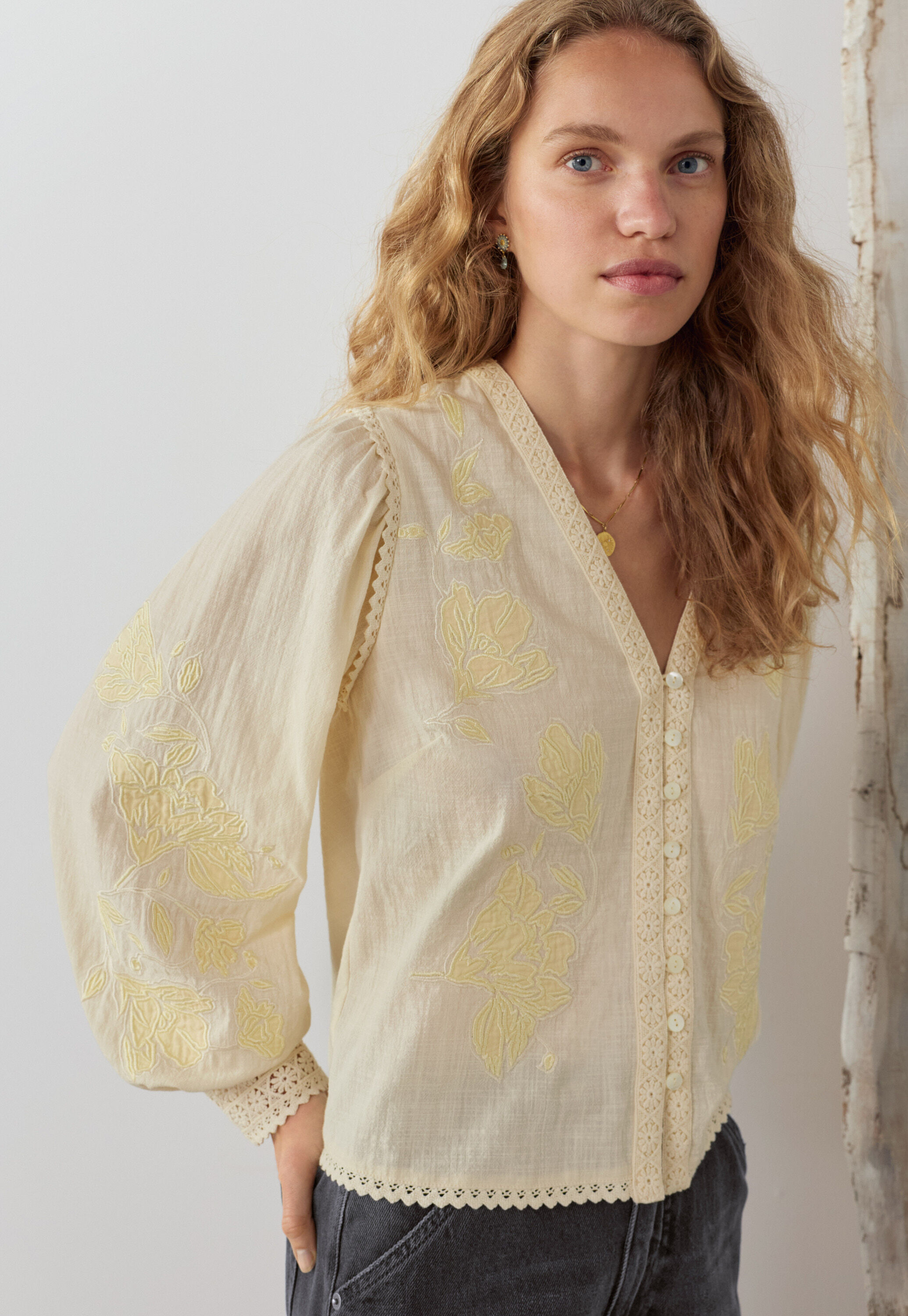 Bluse mit Applikationen, Ecru/Zitrone, large