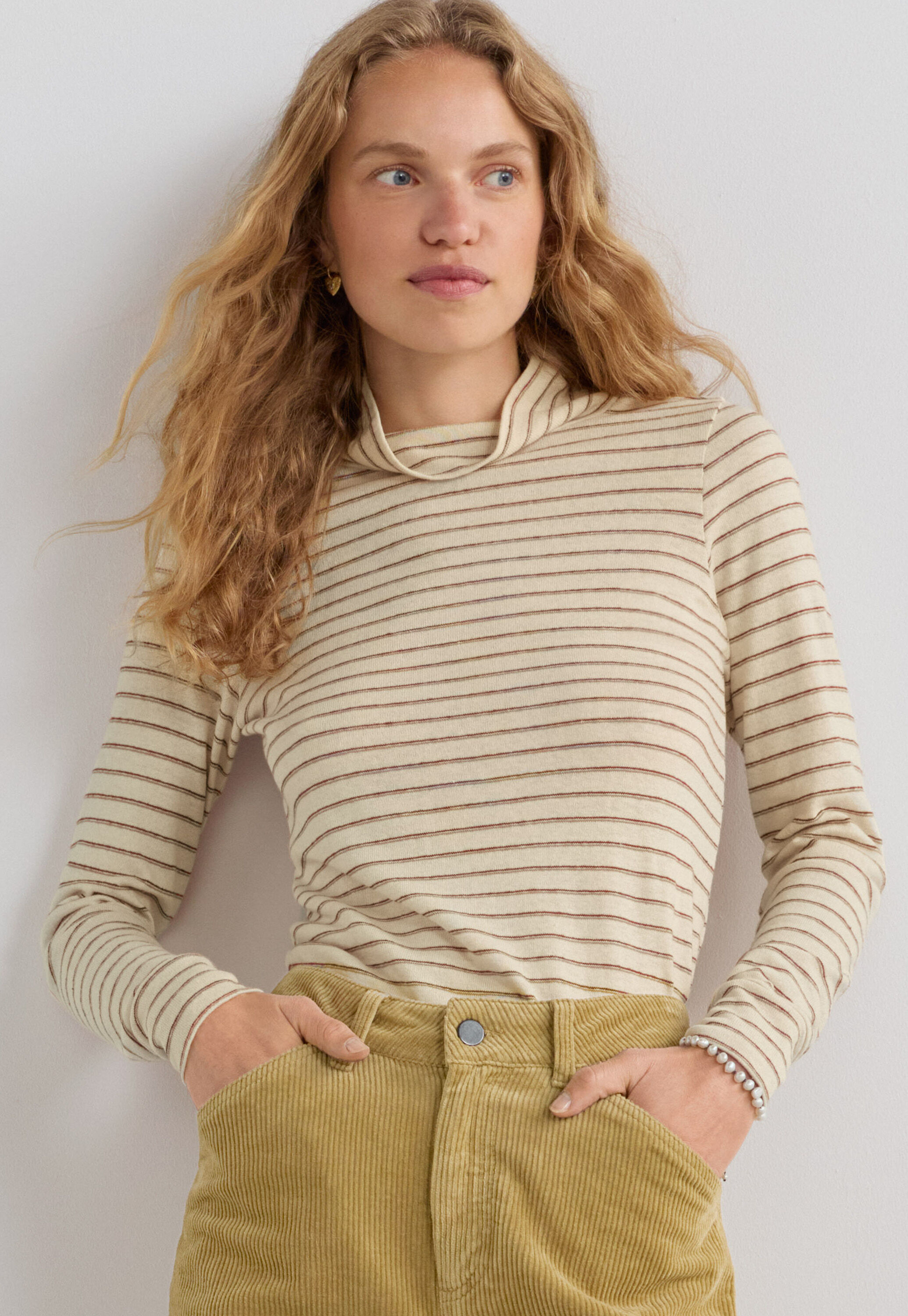 Gestreifter Rollkragenpullover