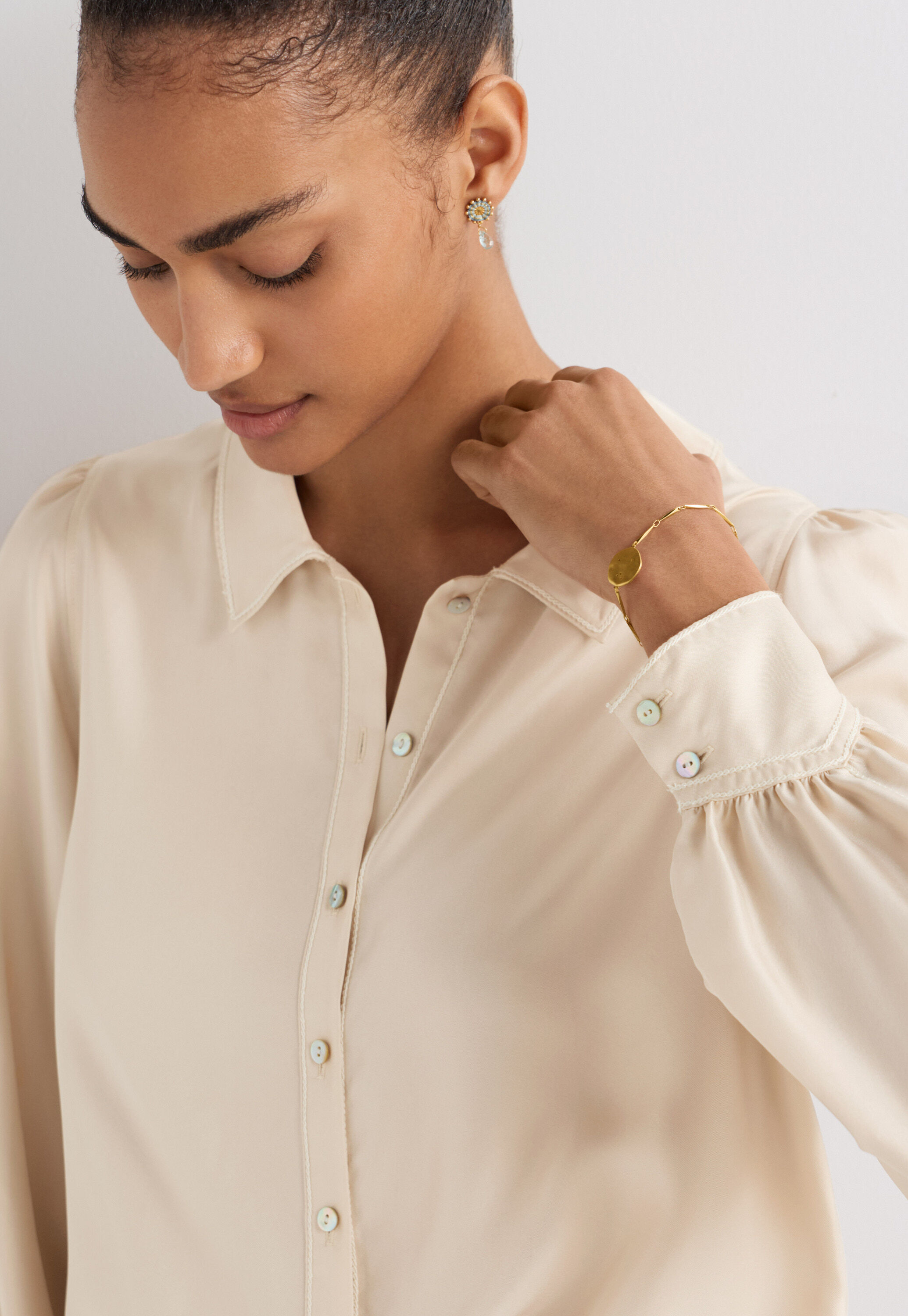 Bluse mit Ziern&auml;hten, Perle, large