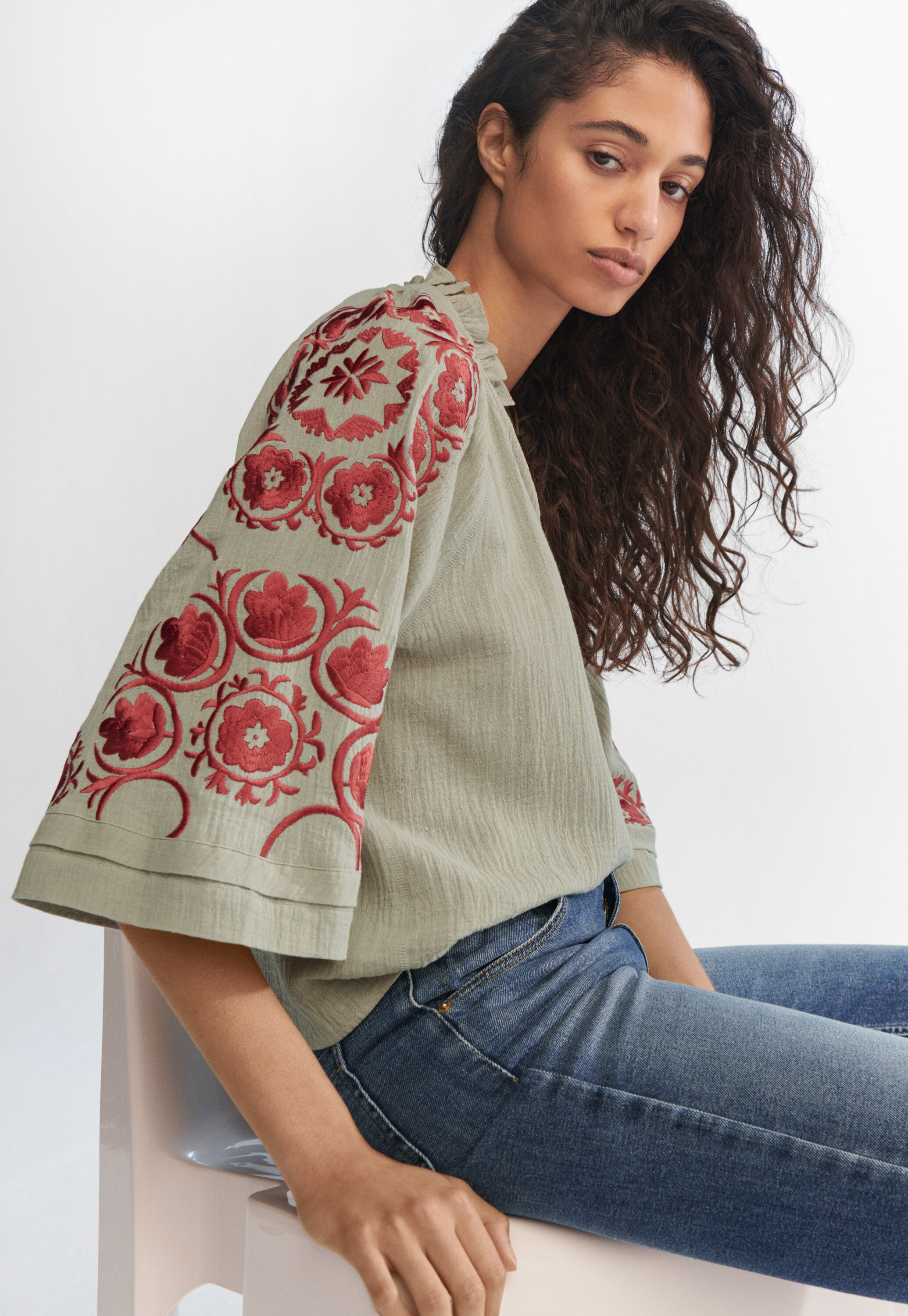 Bestickte Bluse, Salbeigrau, large