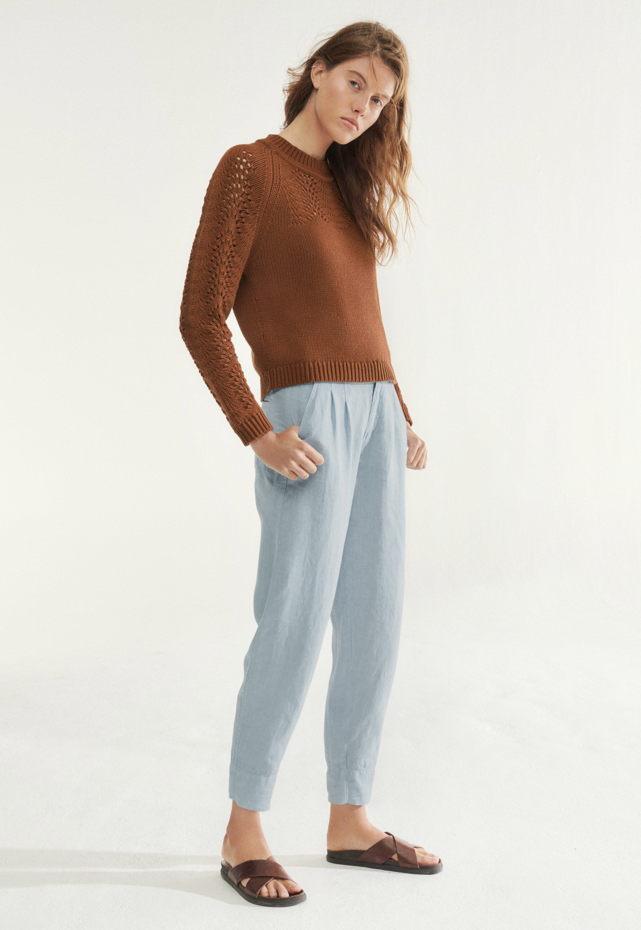 K&uuml;rzer geschnittene Hose mit weitem Bein