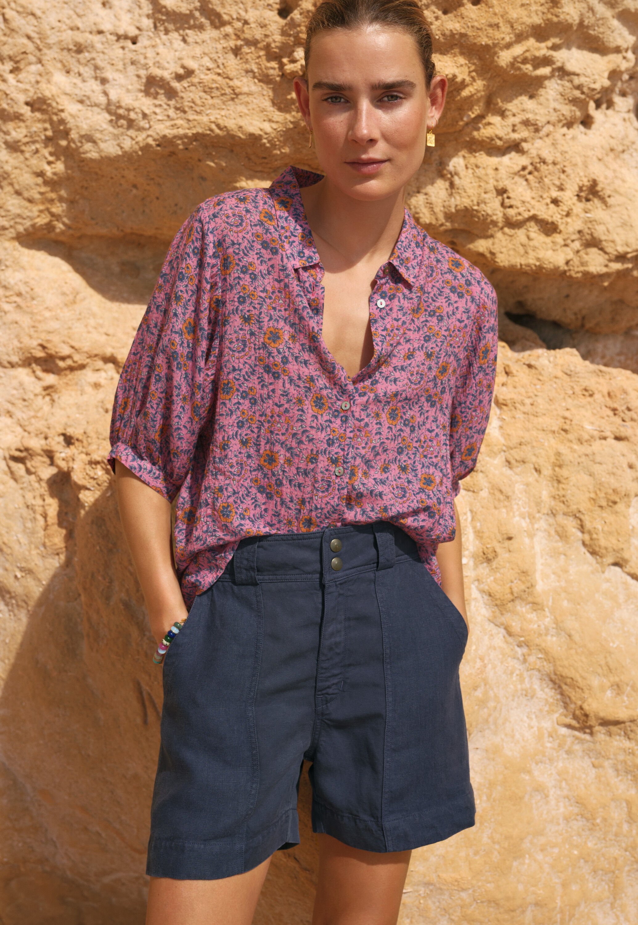 Kontraststoff-Shorts