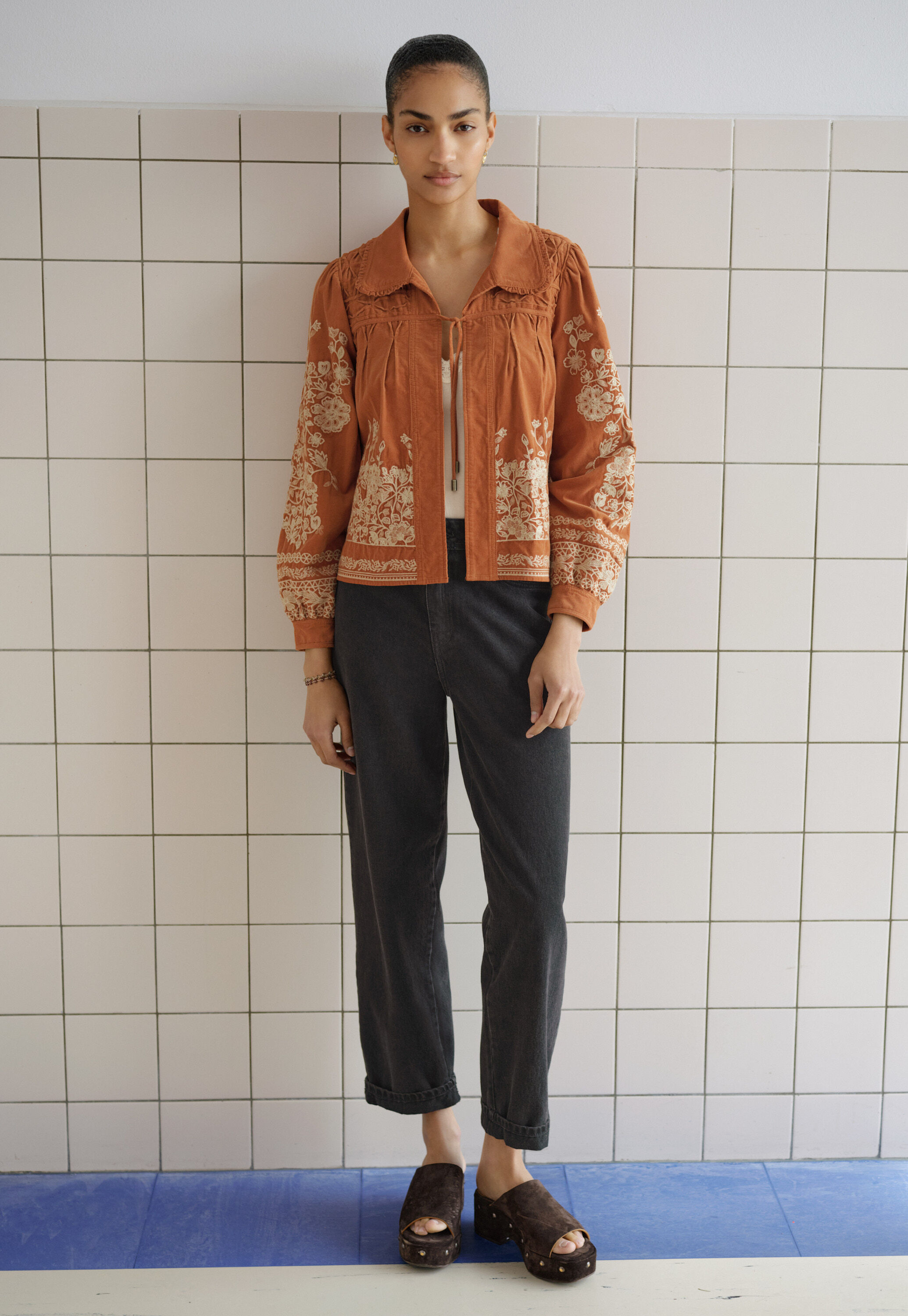 Bestickte Cordjacke