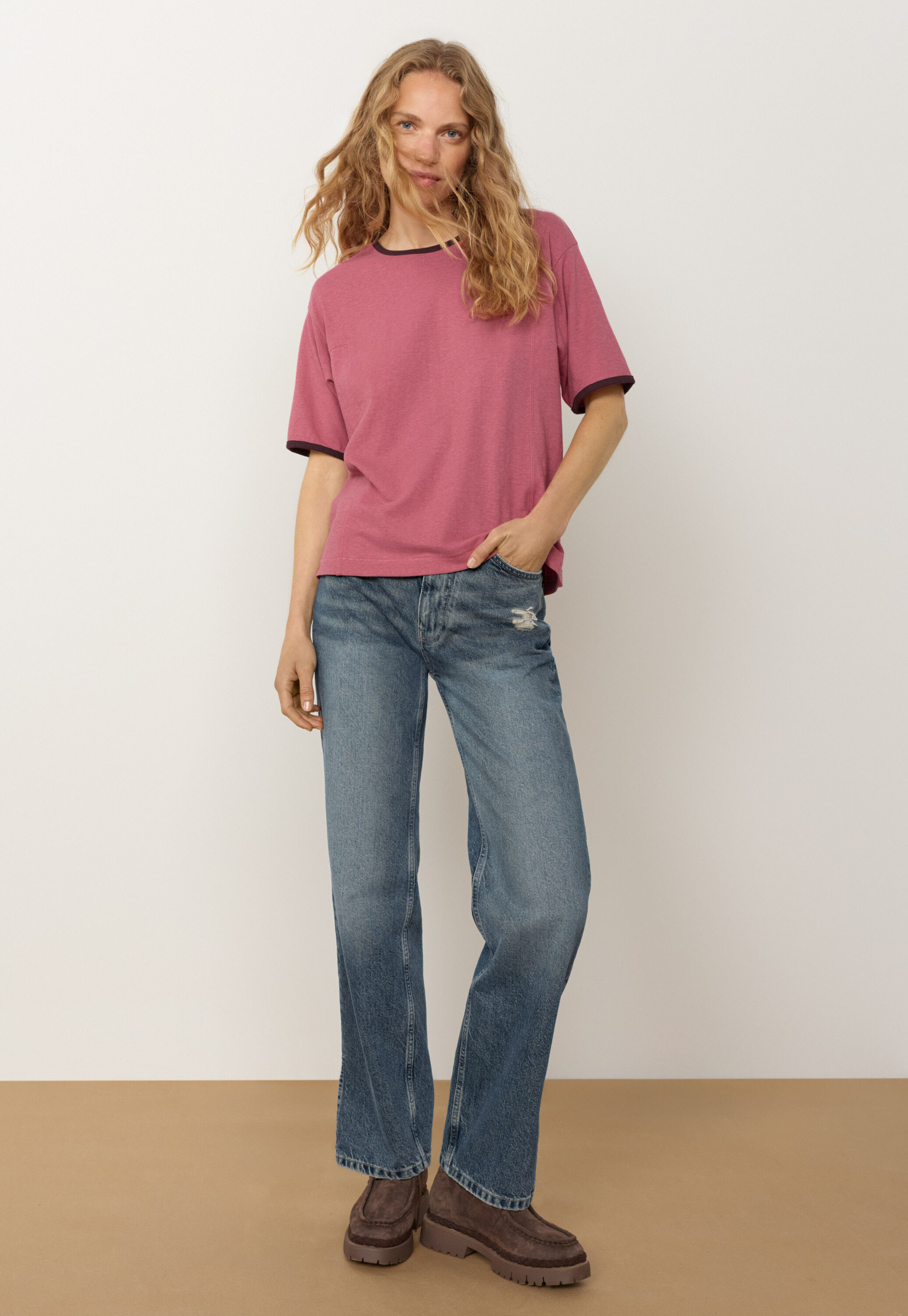 Jeans mit geschlitztem Saum