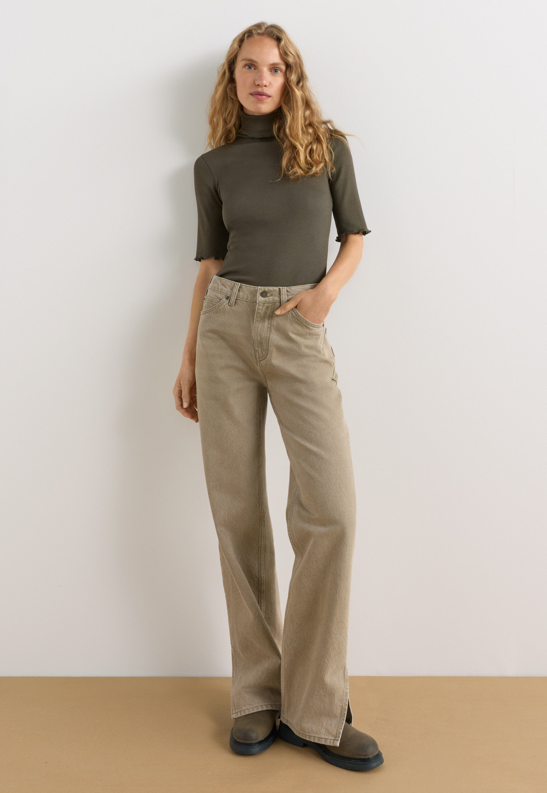 Jeans mit geteiltem Saum