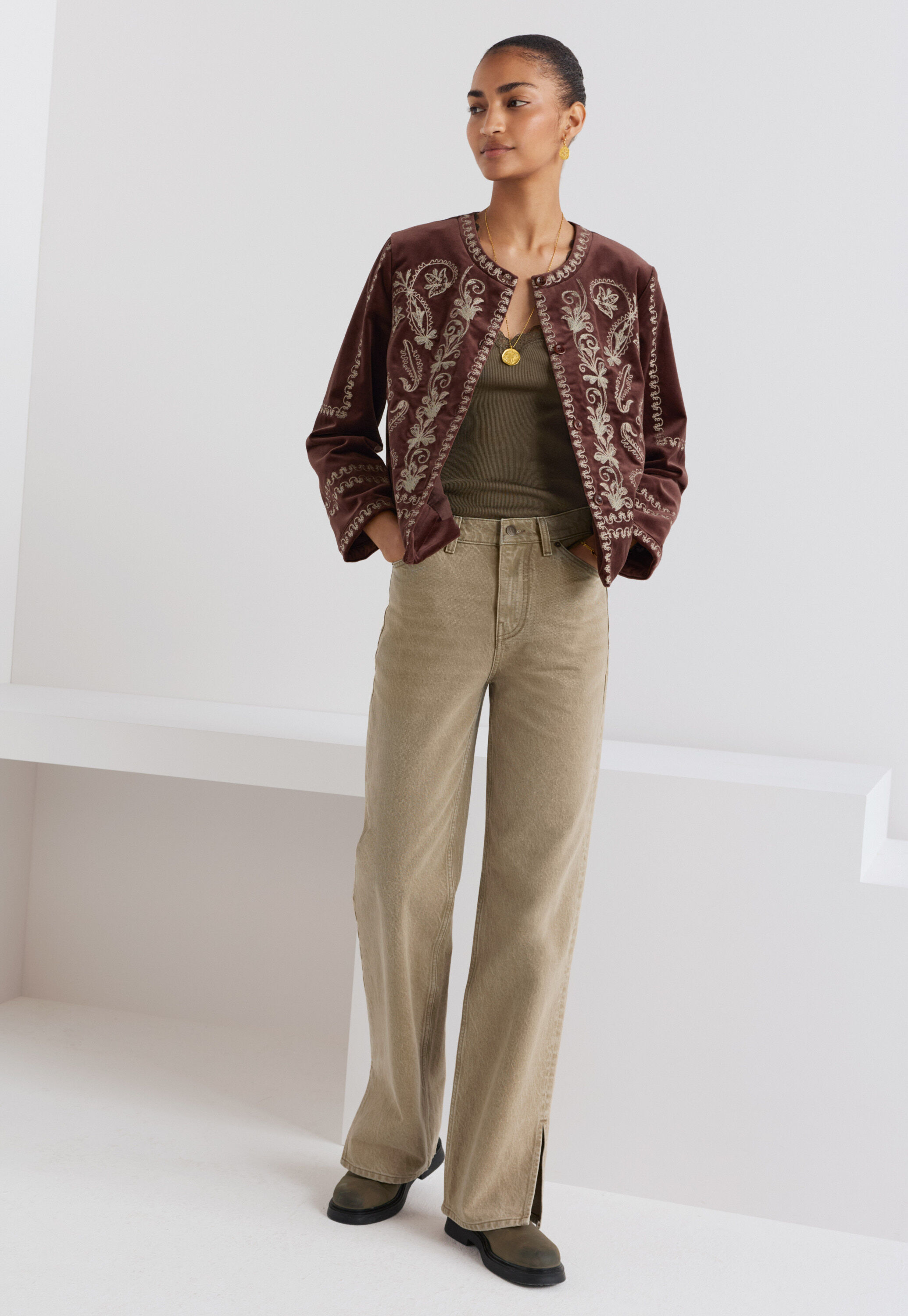 Bestickte Samtjacke