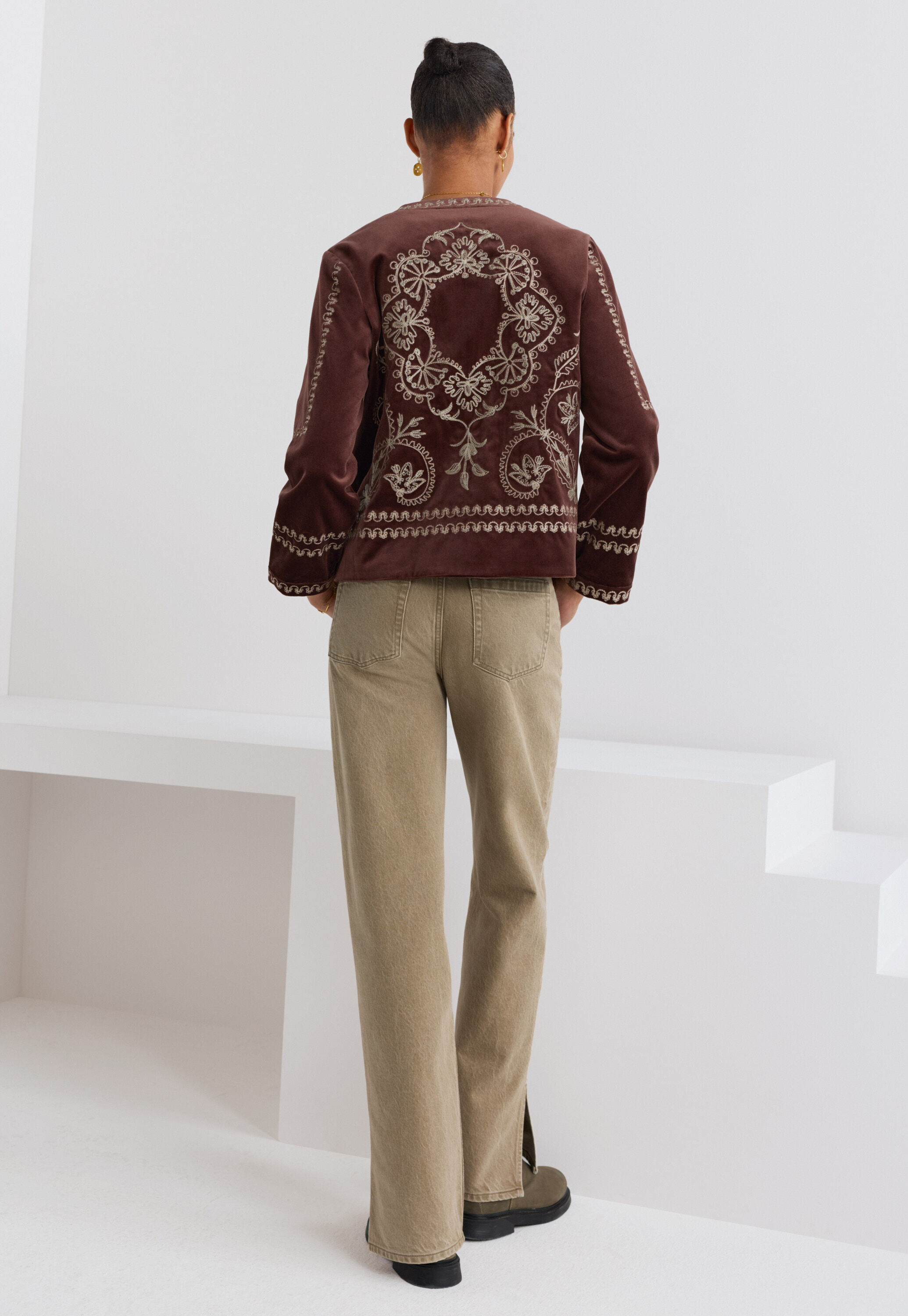 Jeans mit geteiltem Saum