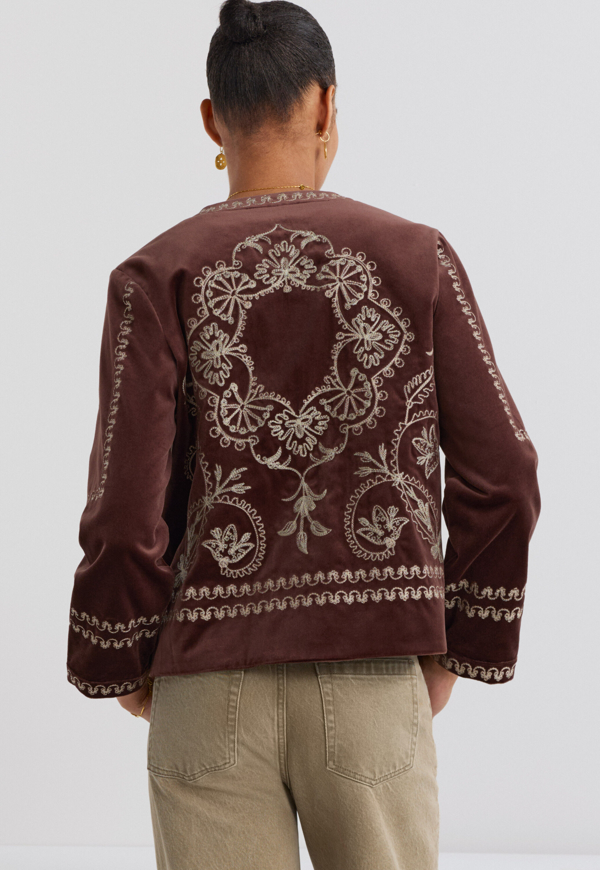 Bestickte Samtjacke
