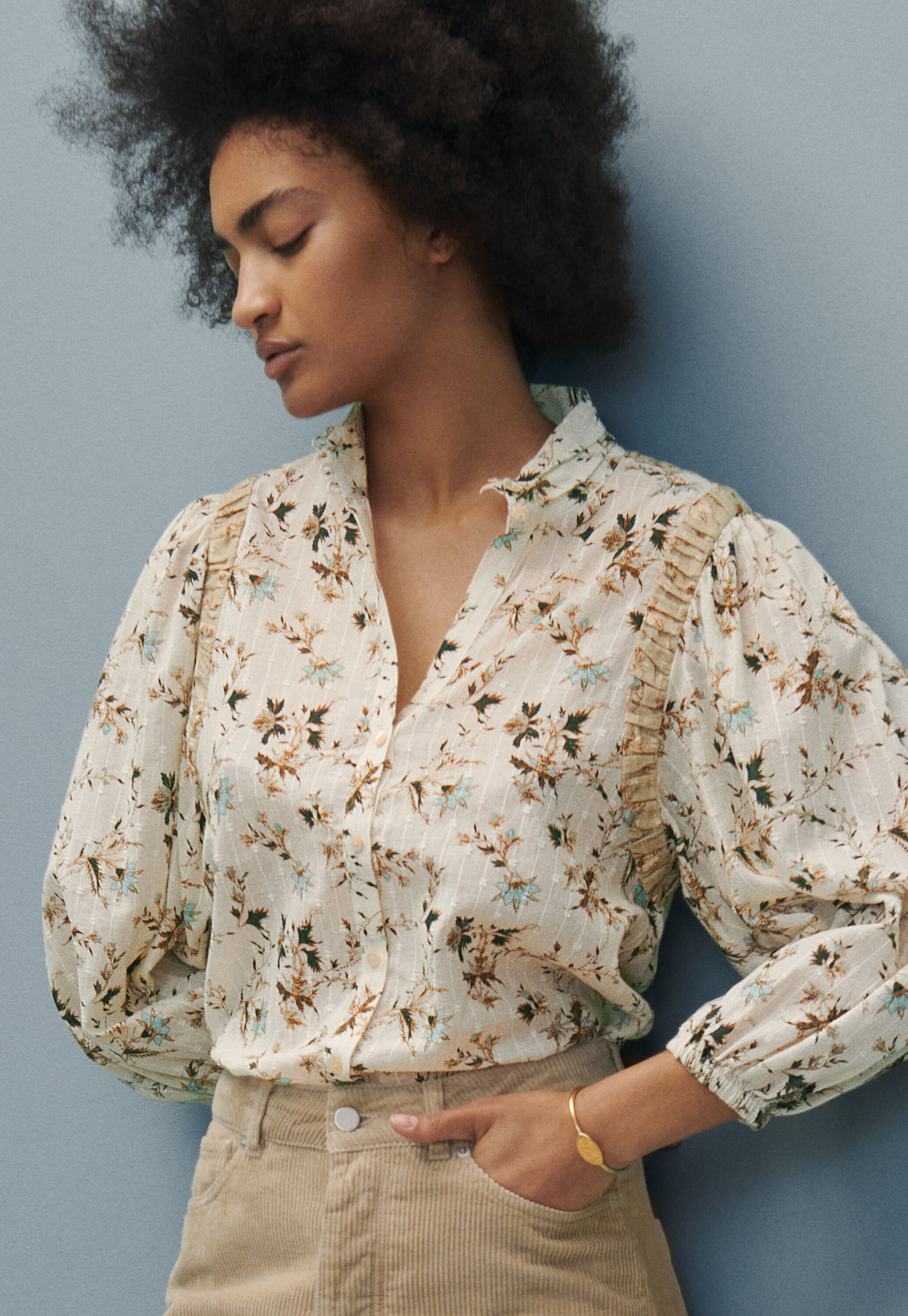 Bedruckte Bluse mit hohem Halsausschnitt