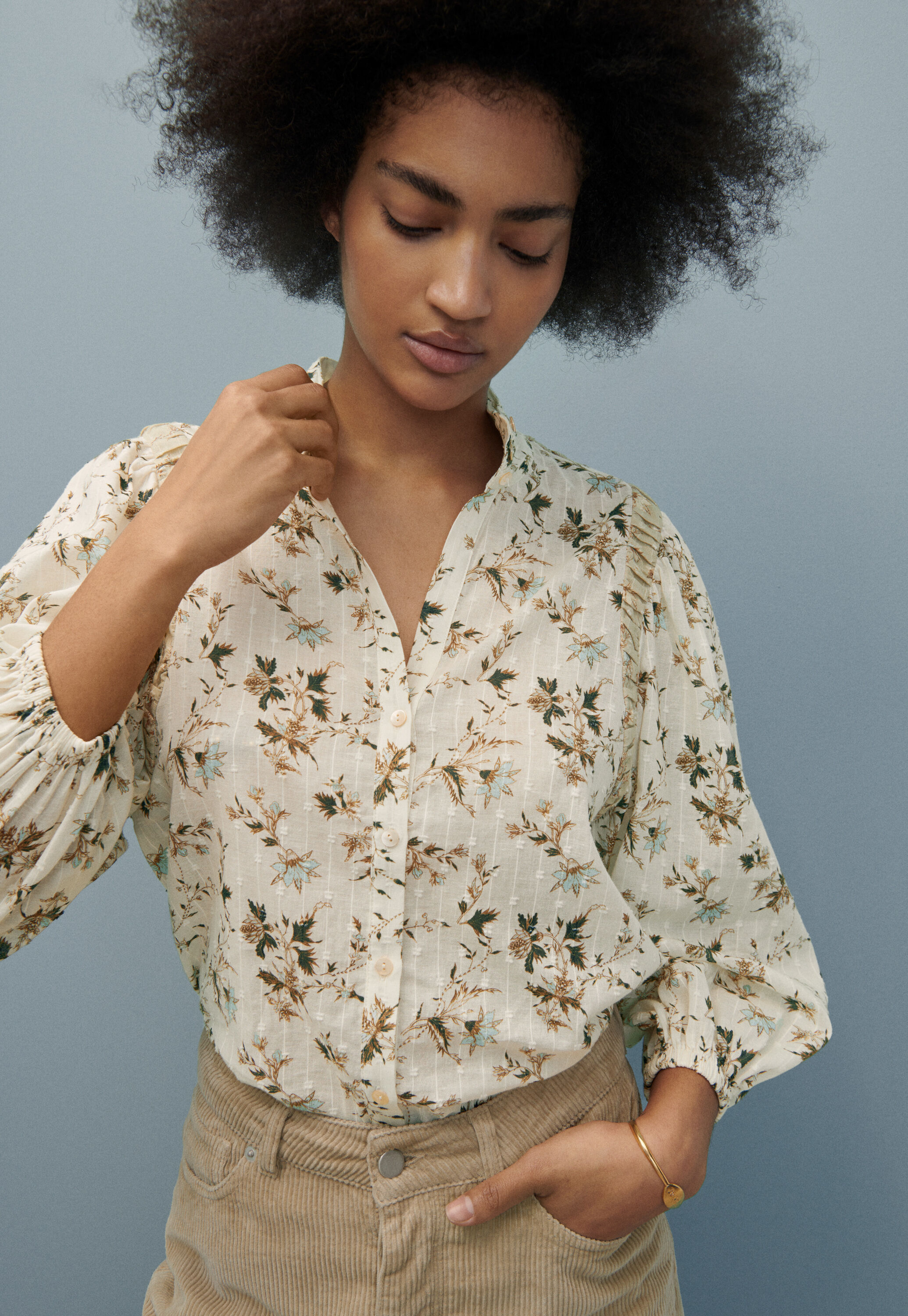 Bedruckte Bluse mit hohem Halsausschnitt
