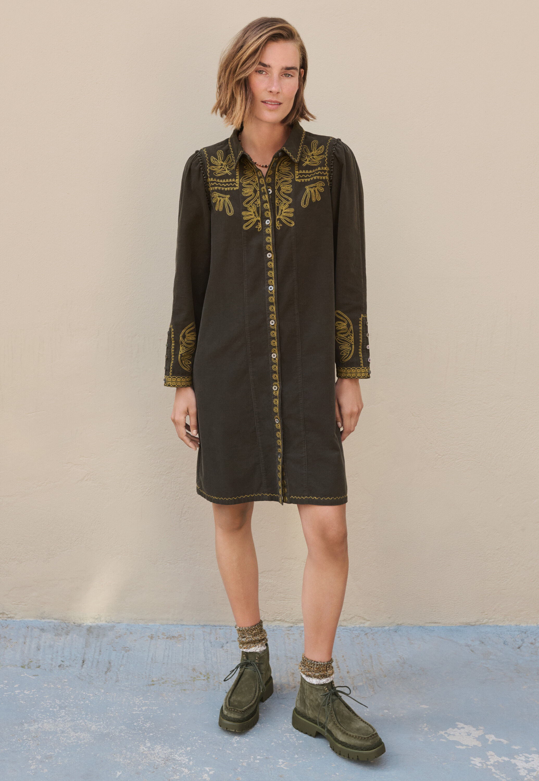 Besticktes Cord-Shiftkleid