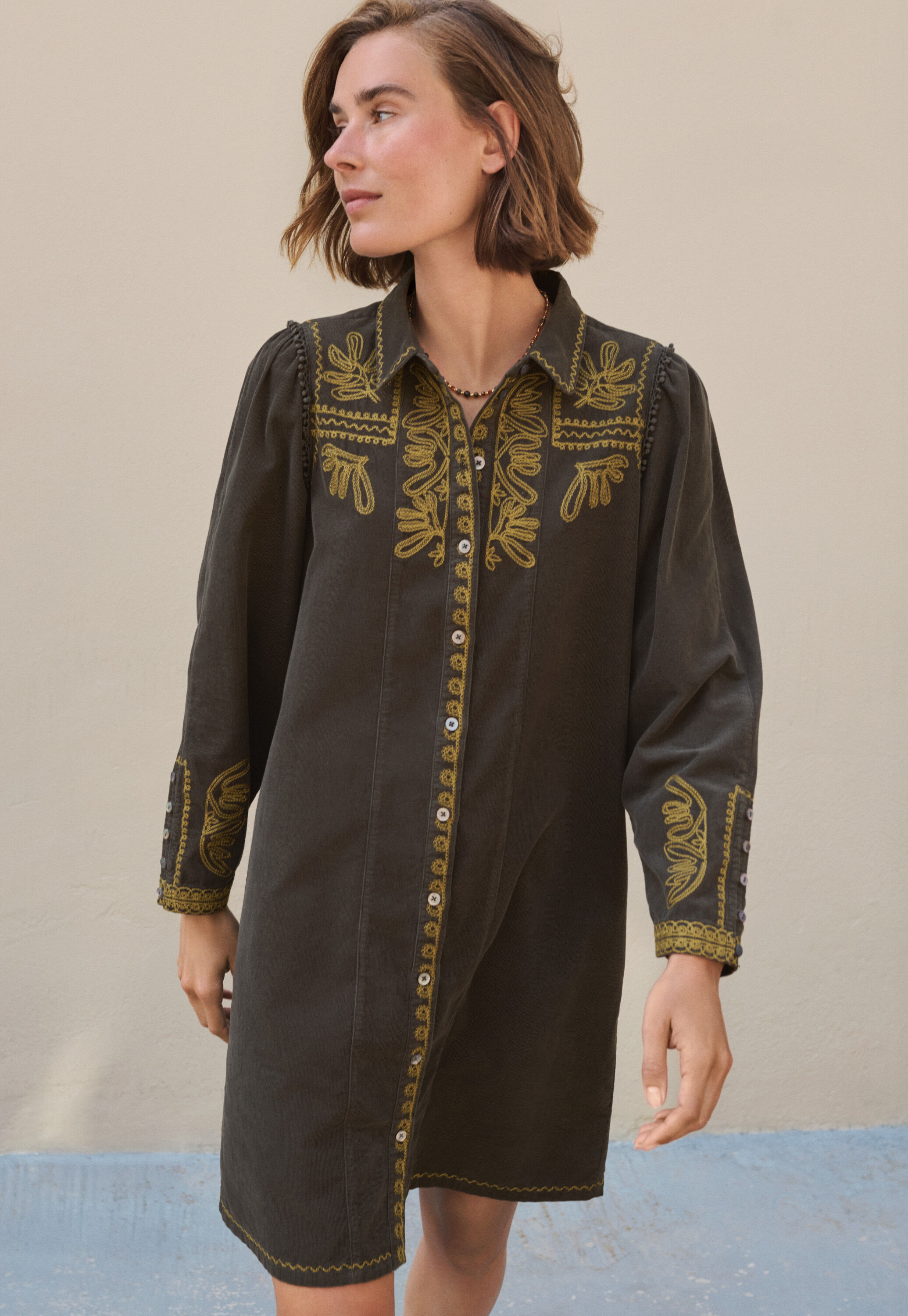 Besticktes Cord-Shiftkleid