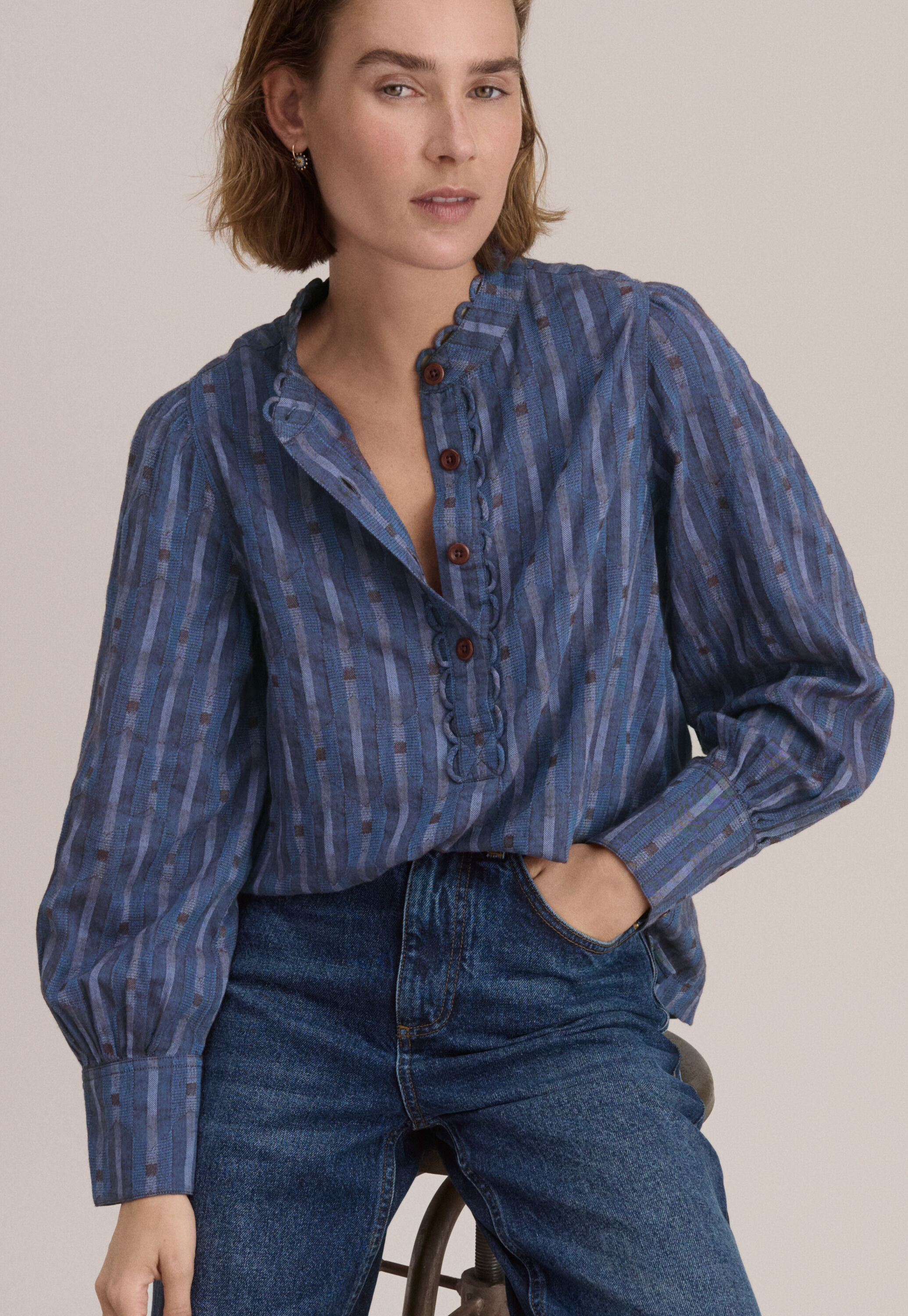 Bluse mit halber Knopfleiste
