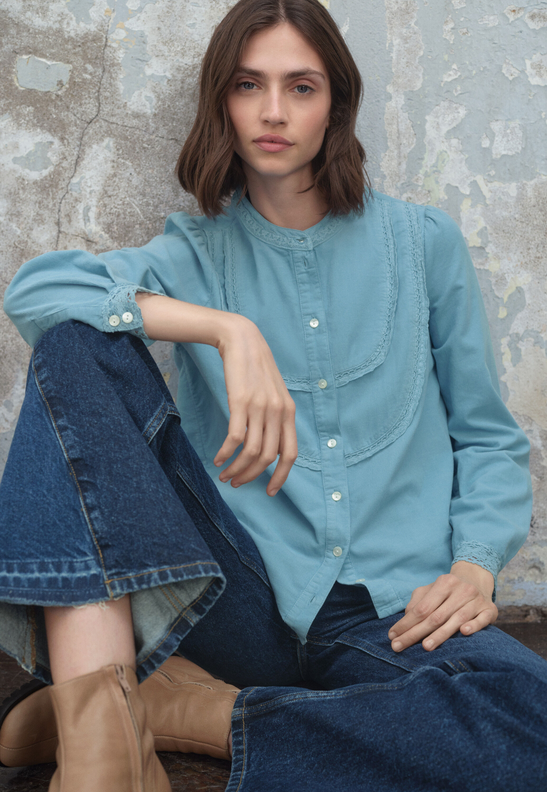 Cordbluse mit Spitze
