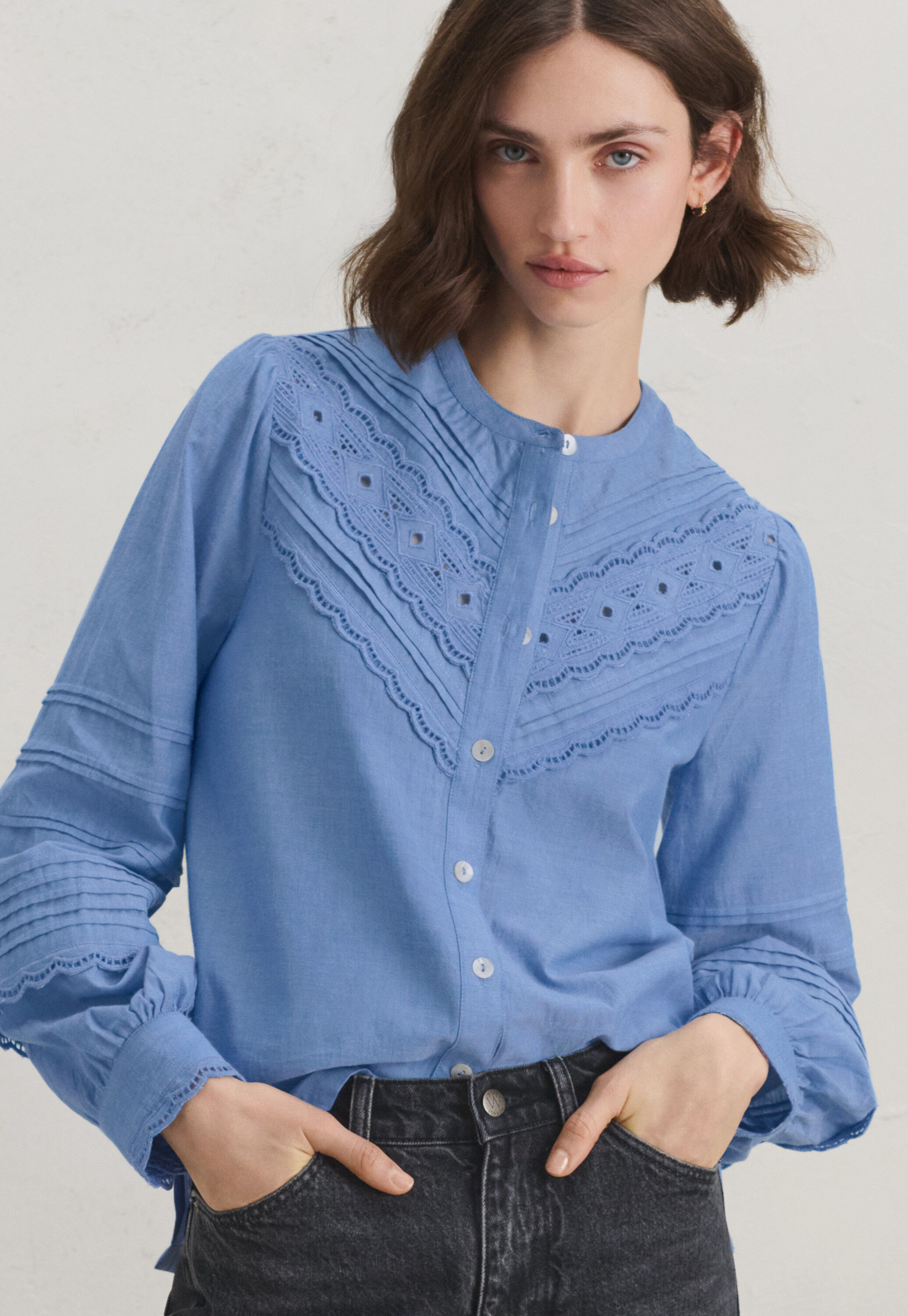 Chambray-Bluse mit Biesen