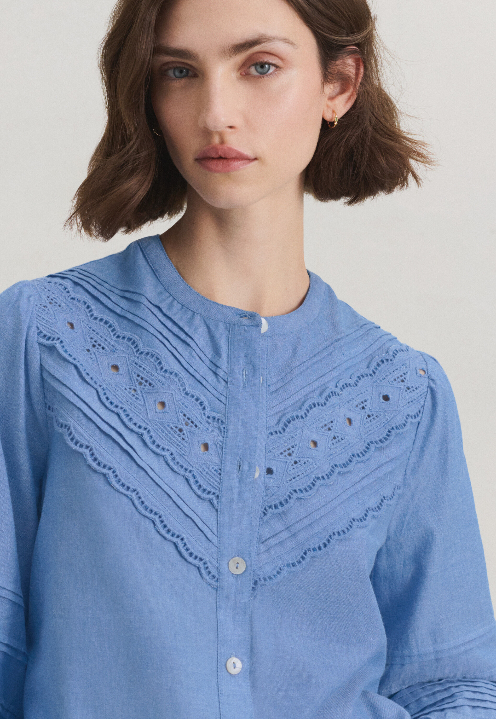 Chambray-Bluse mit Biesen