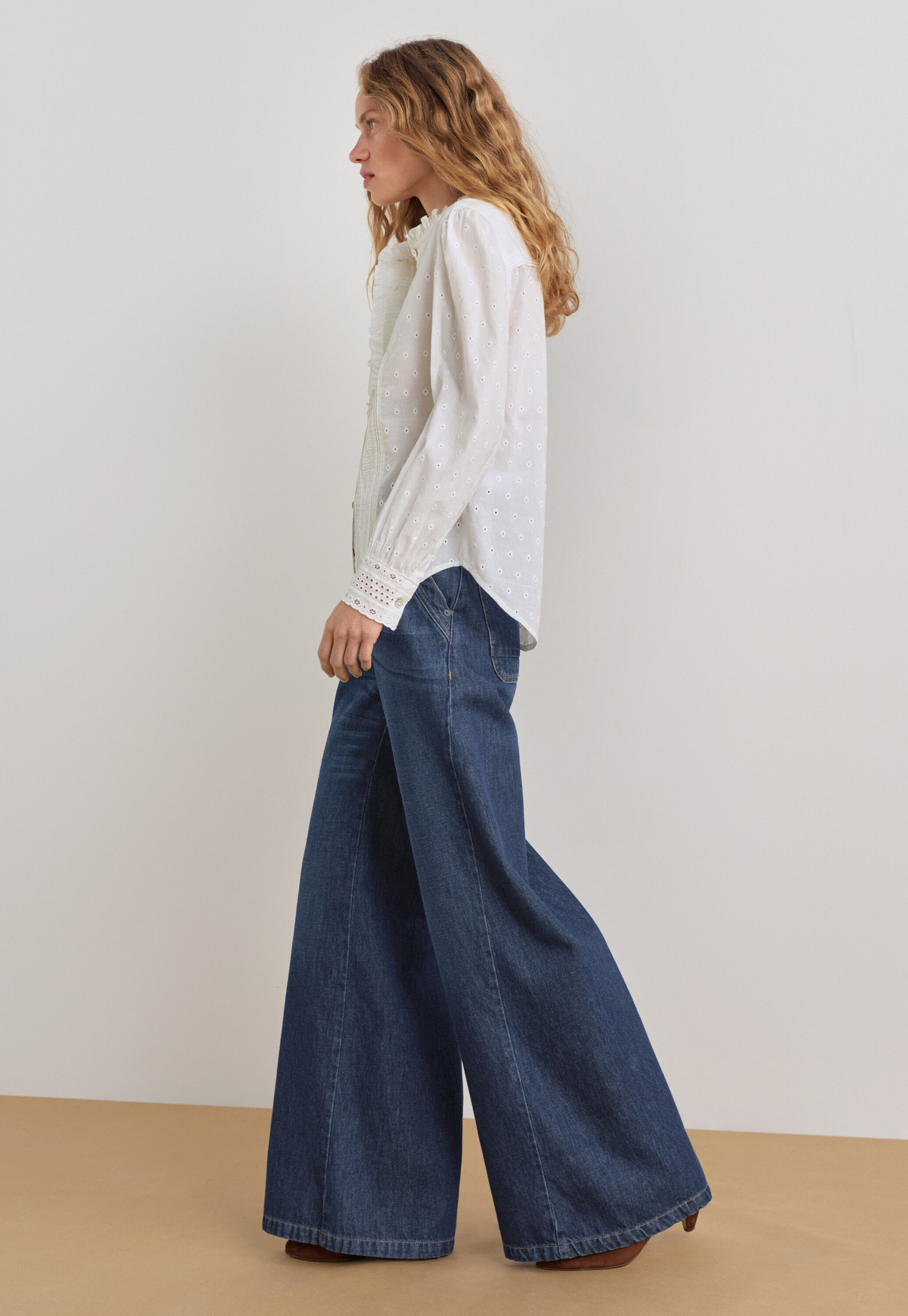 Broderie-Bluse mit R&uuml;schenkragen