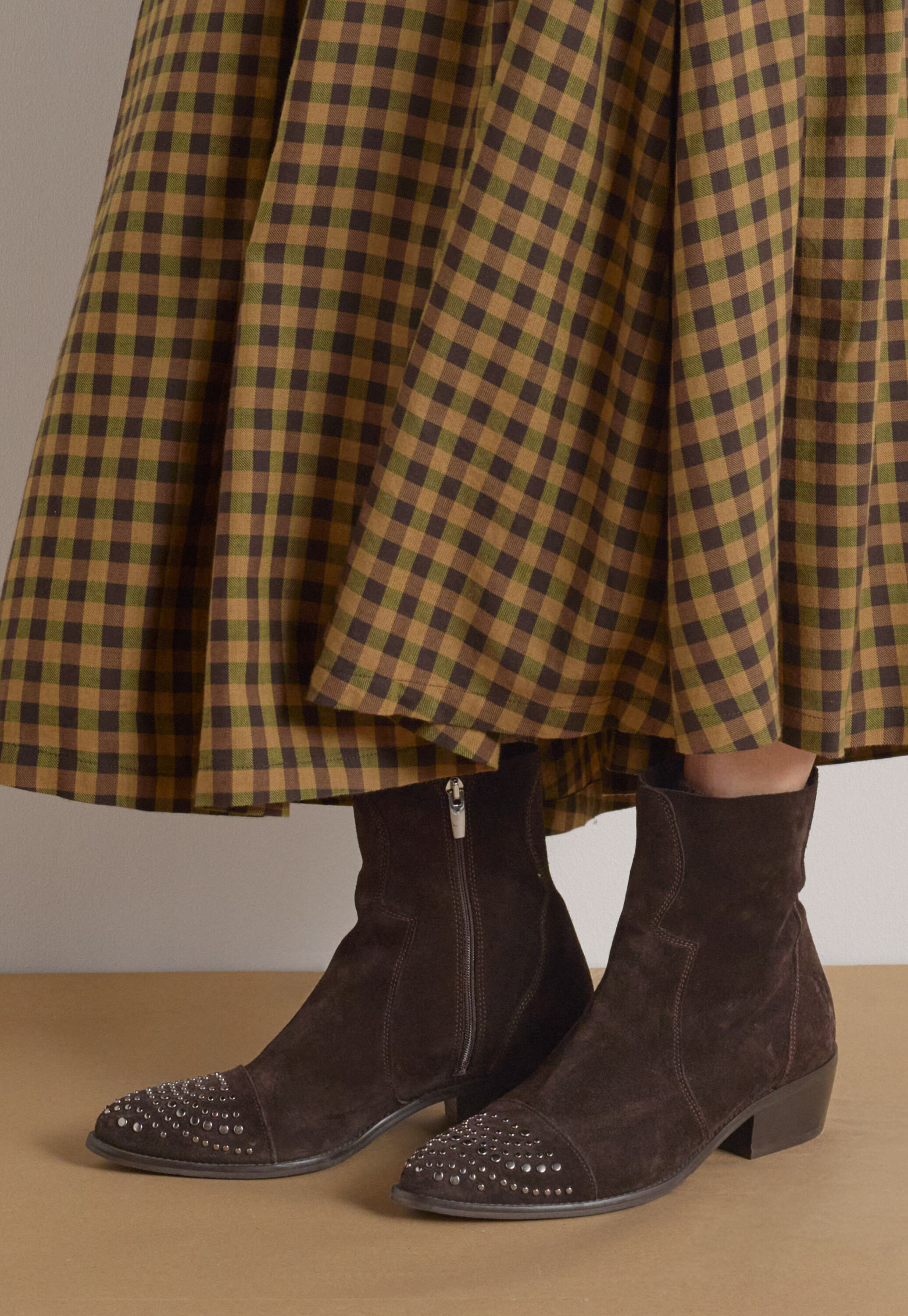 Boots mit Nietendetail