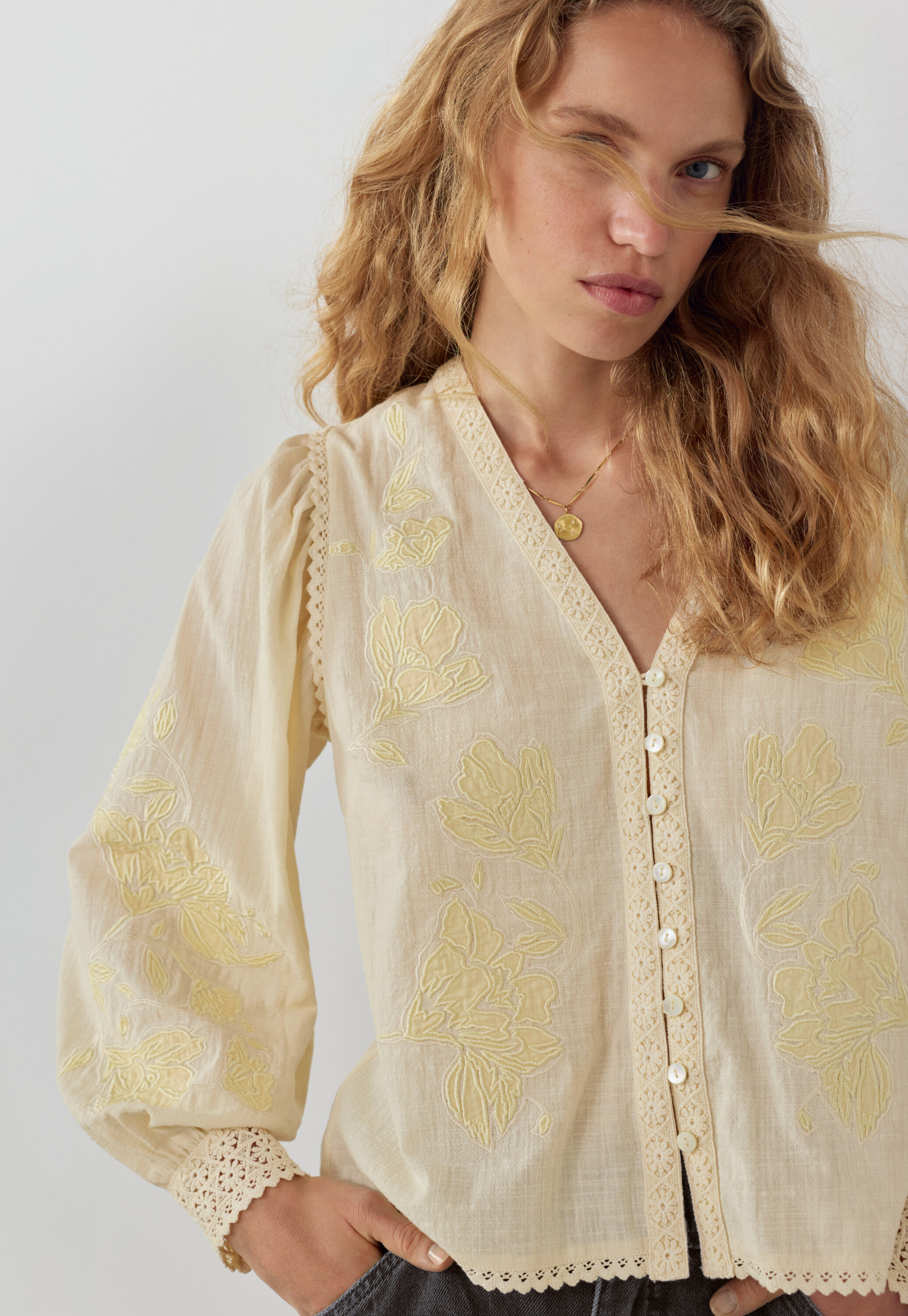 Bluse mit Applikationen