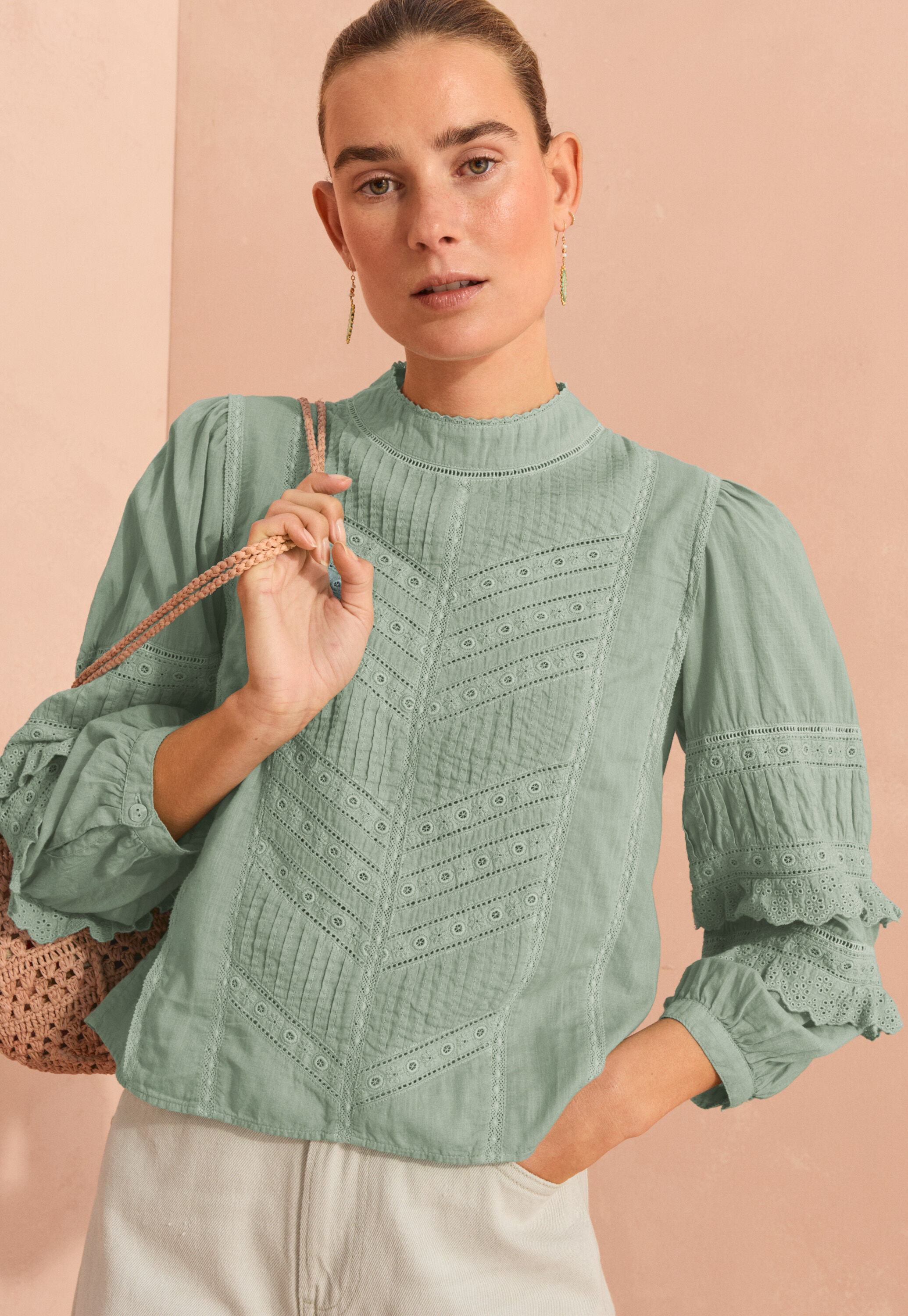 Aufwendig gearbeitete Bluse