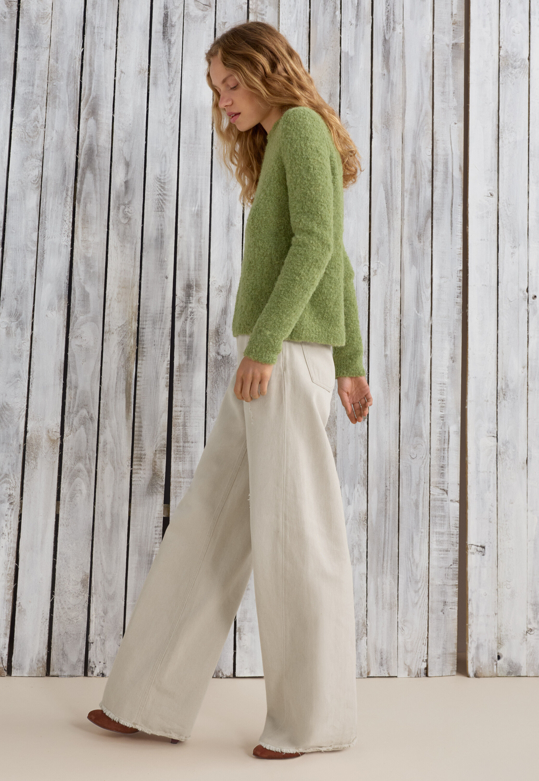 Mittelhoch taillierte Jeans mit weitem Bein