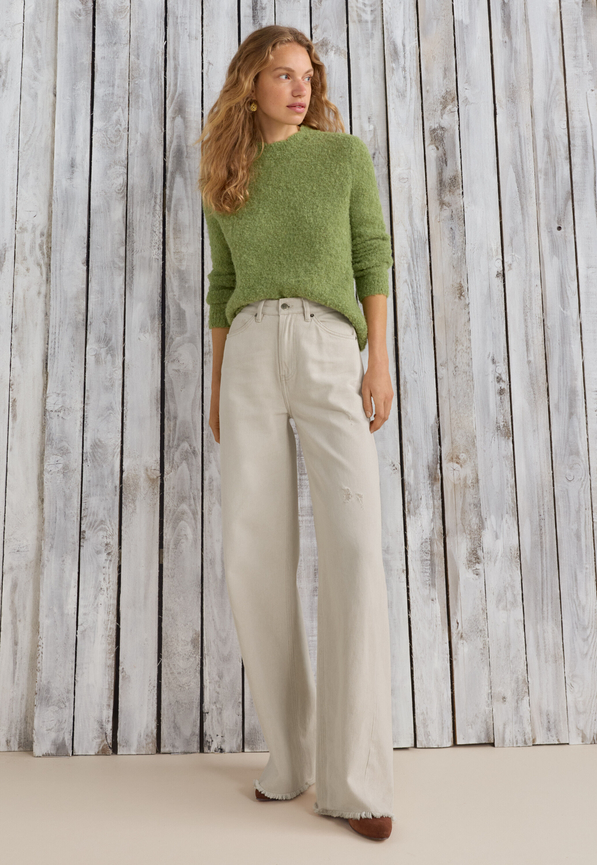 Mittelhoch taillierte Jeans mit weitem Bein