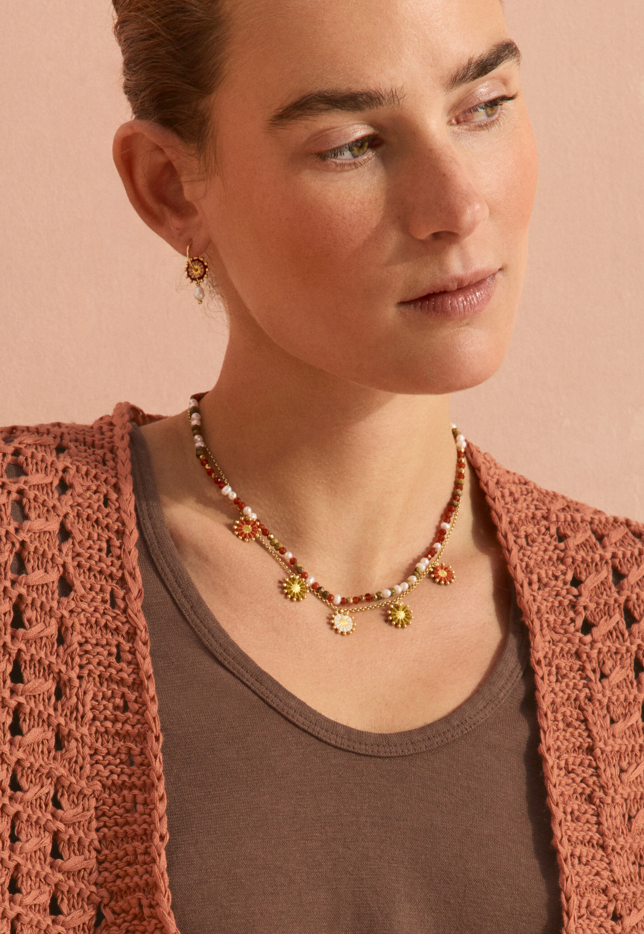 Halskette mit sonnenf&ouml;rmigem Anh&auml;nger