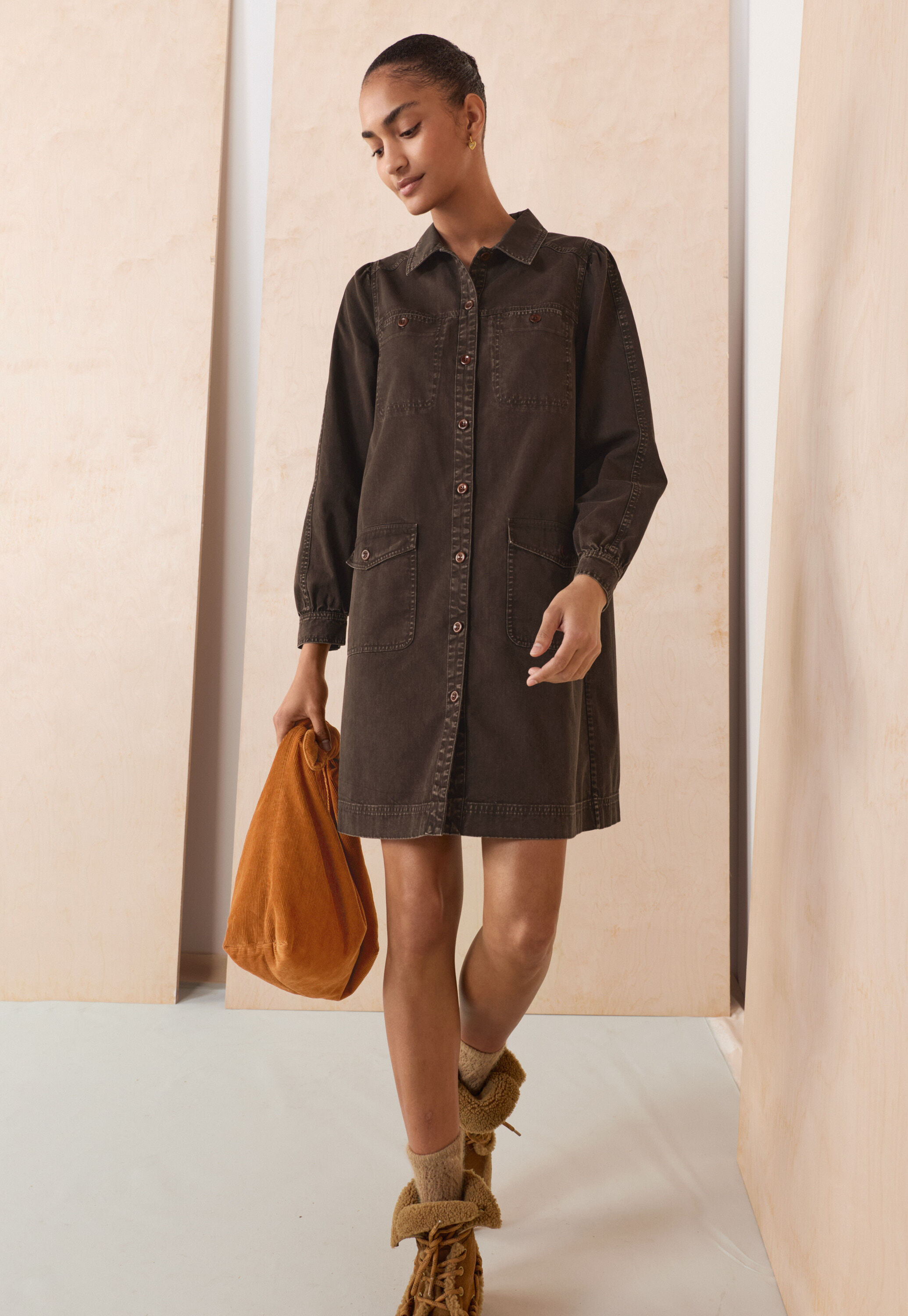 St&uuml;ckgef&auml;rbtes Kleid