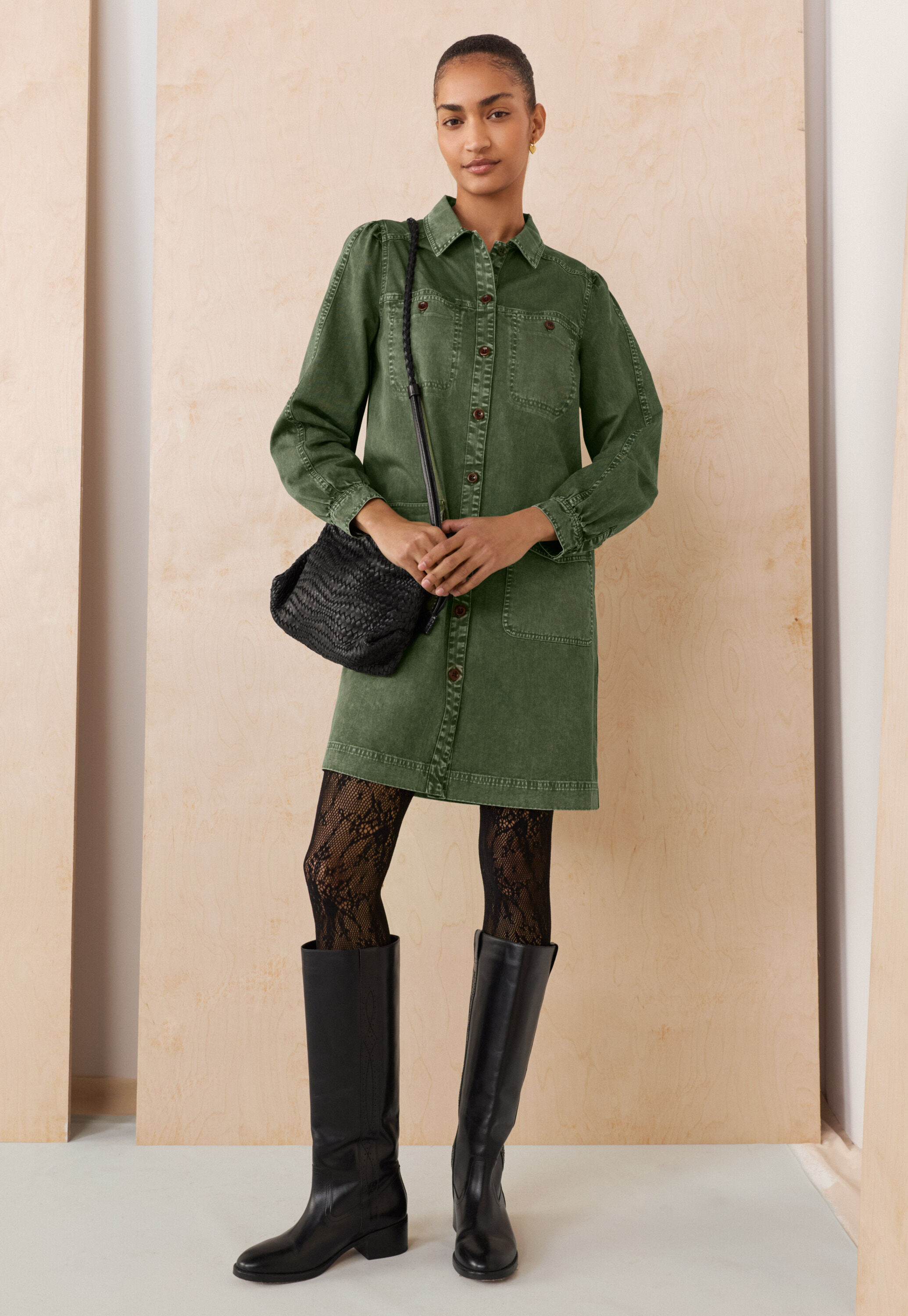 St&uuml;ckgef&auml;rbtes Kleid