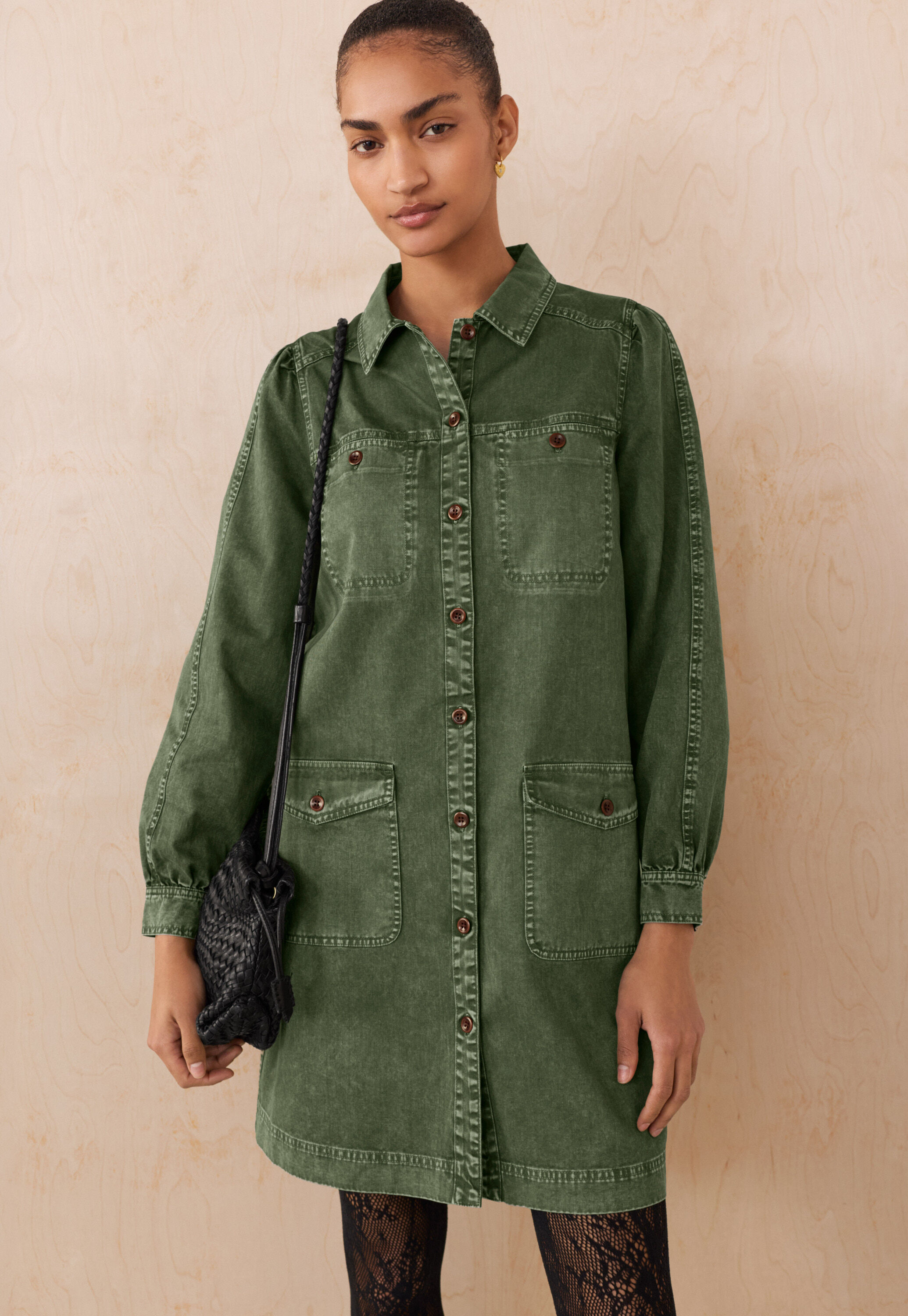 St&uuml;ckgef&auml;rbtes Kleid