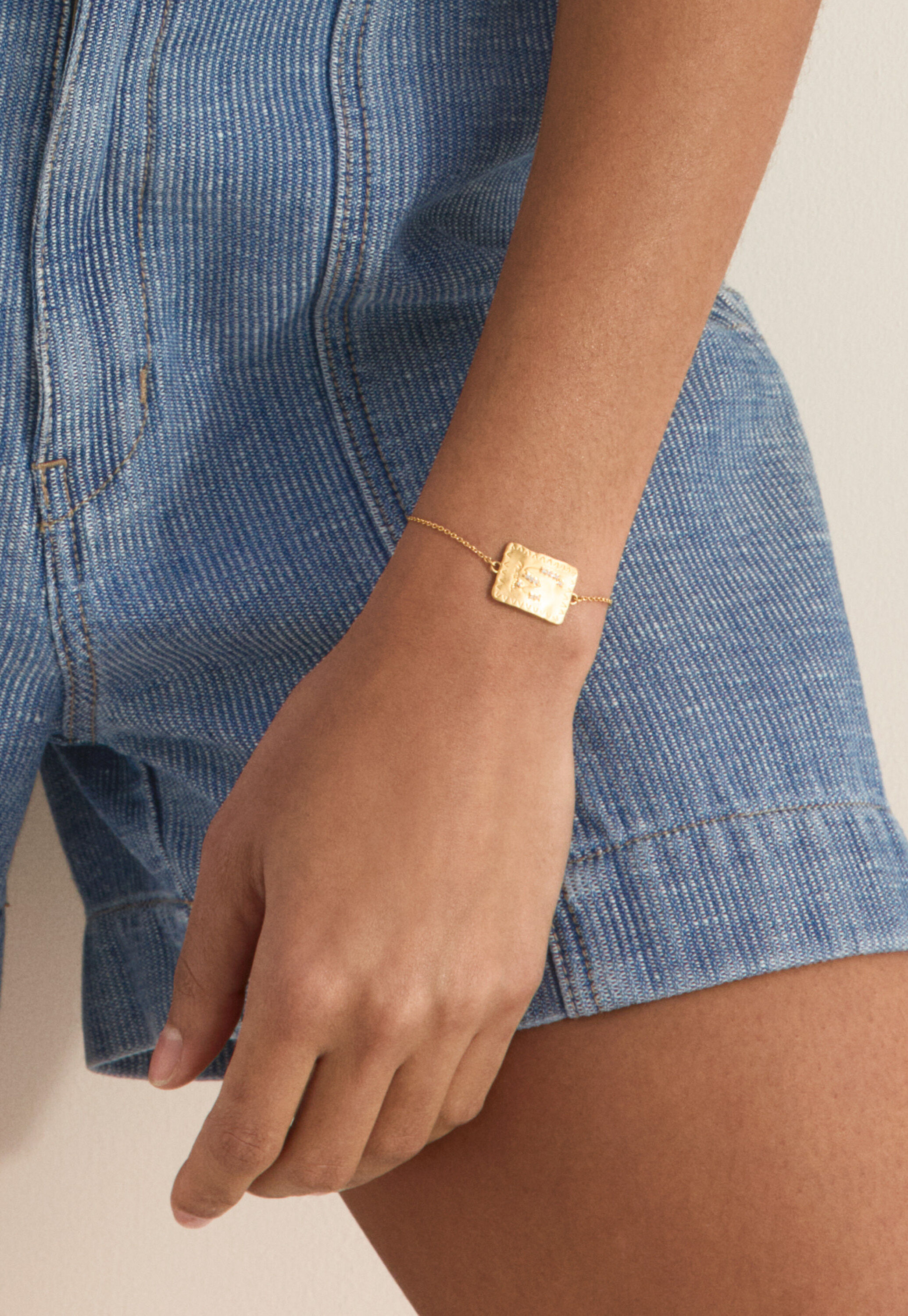 Armband mit eckigem Element