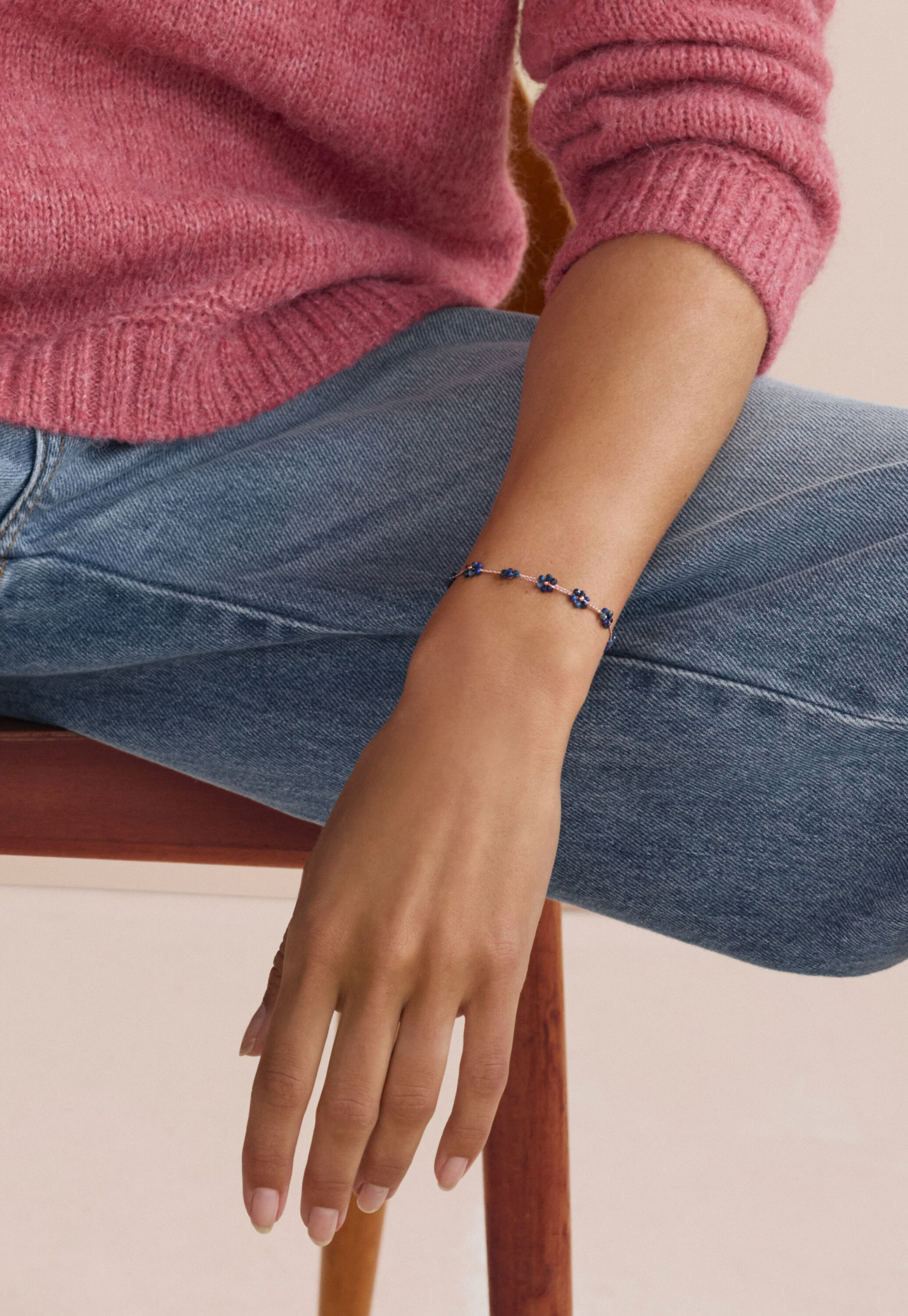 Armband mit Perlenblumen