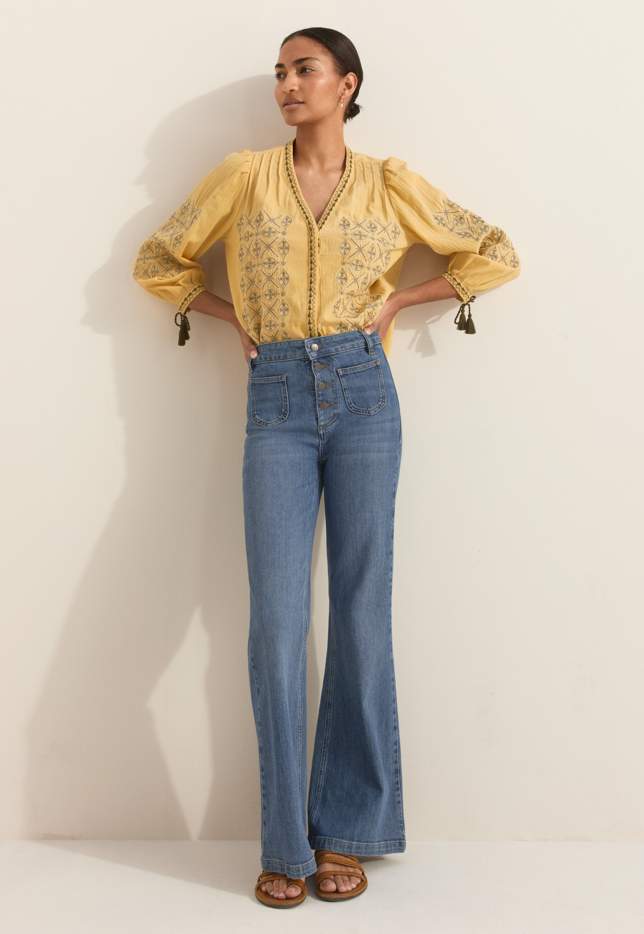 Ausgestellte Jeans