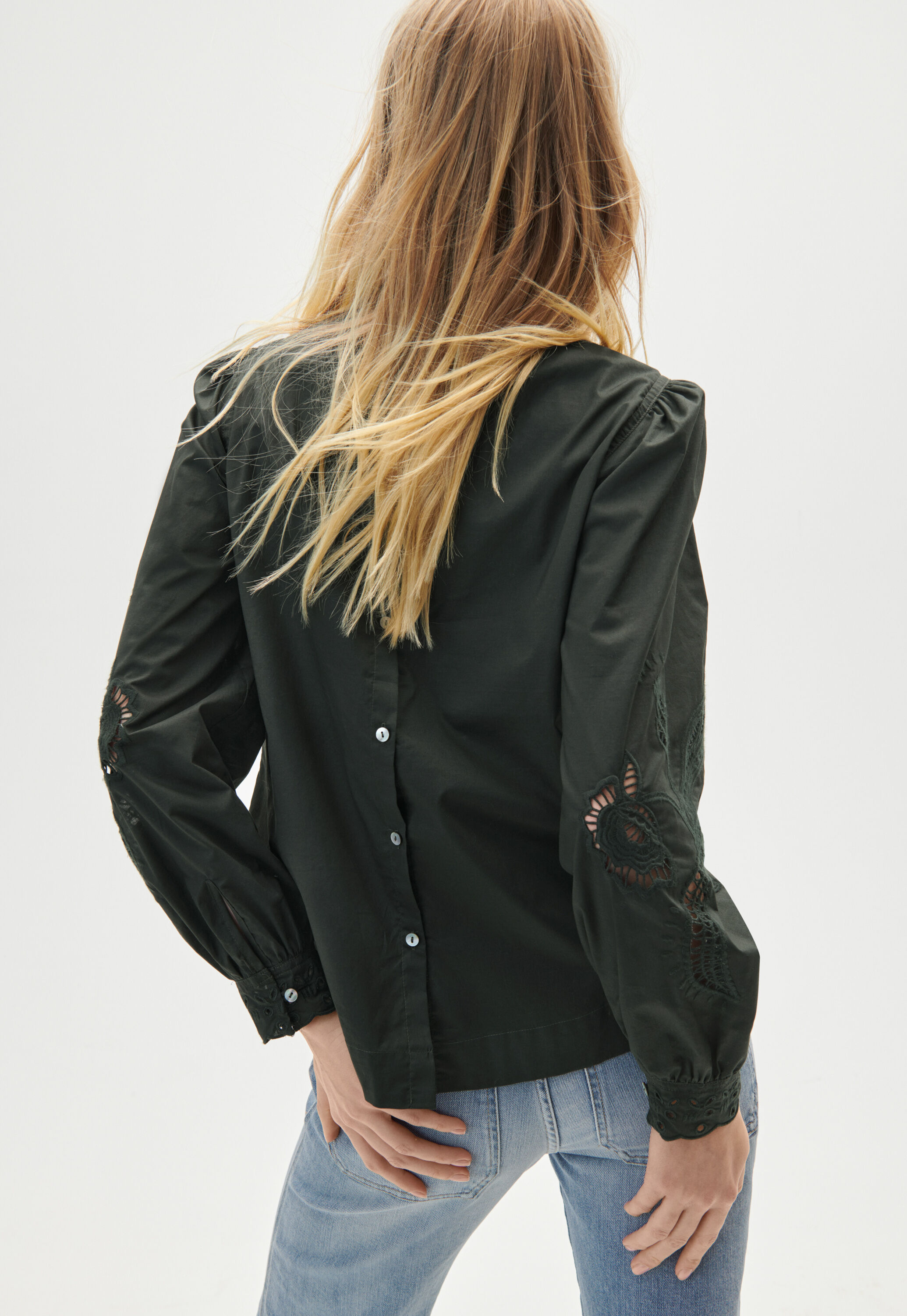 Hinten gekn&ouml;pfte Bluse