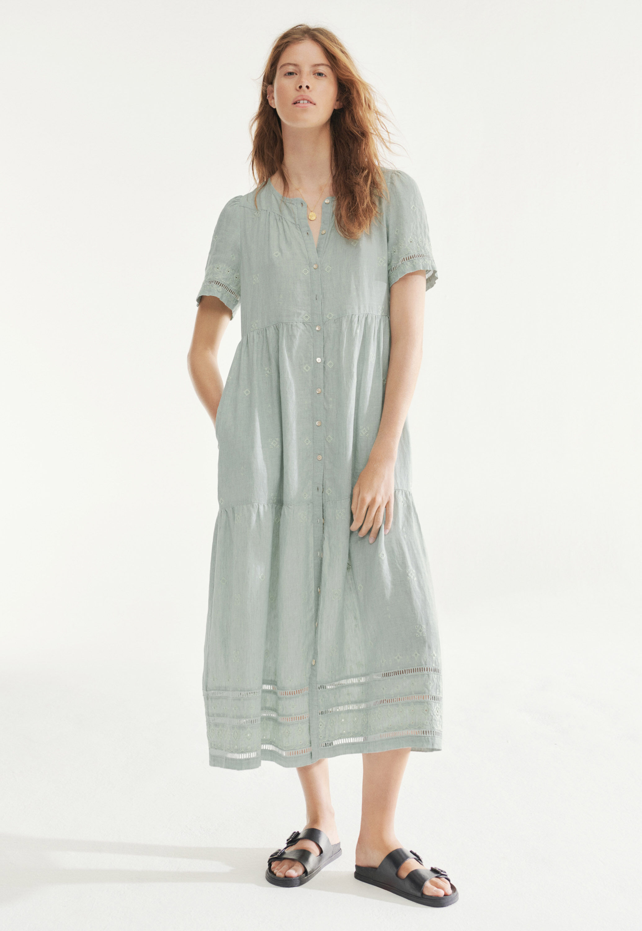 Besticktes Kleid
