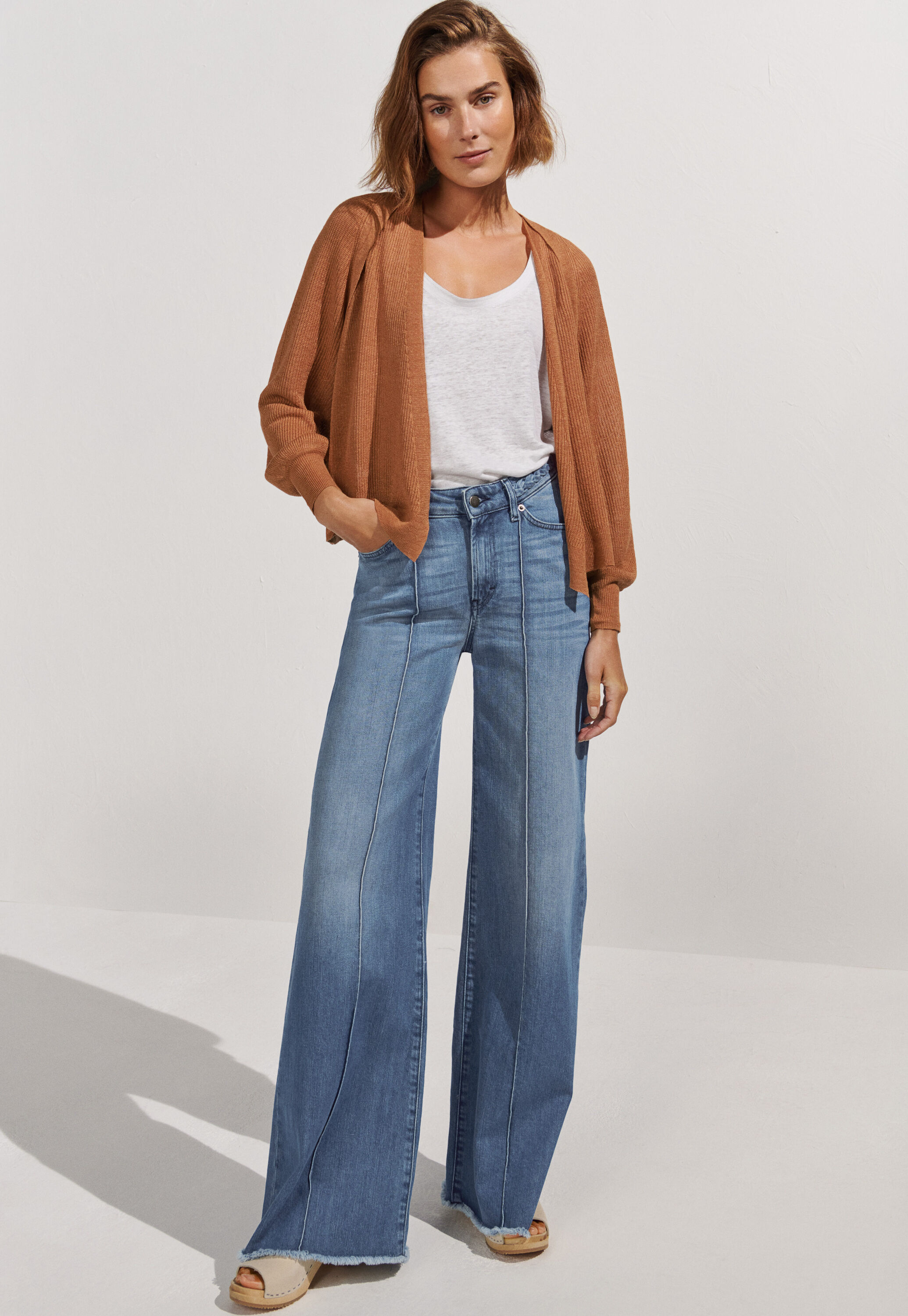 Ausgestellte Jeans