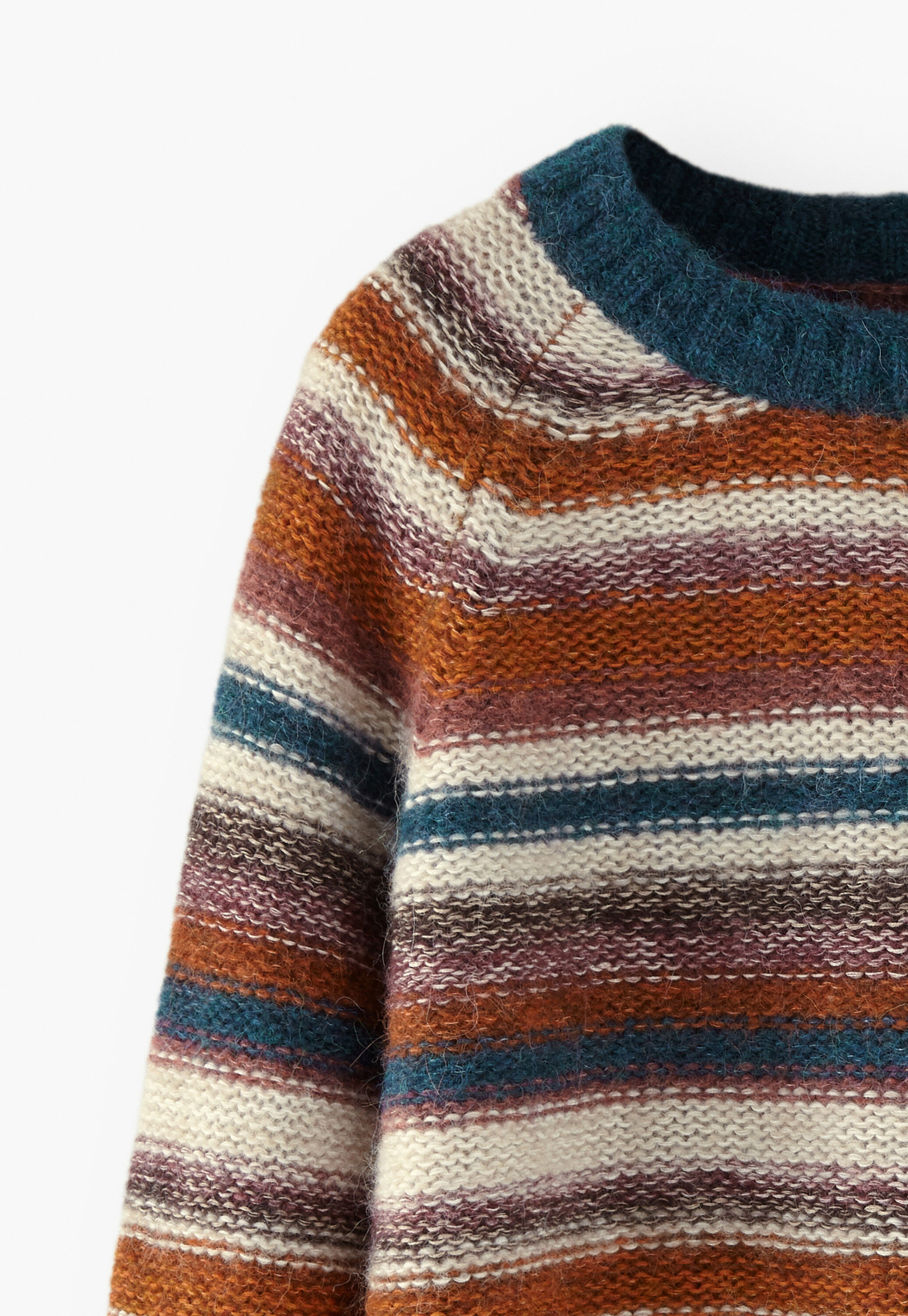 Pullover mit umgekehrten Streifen
