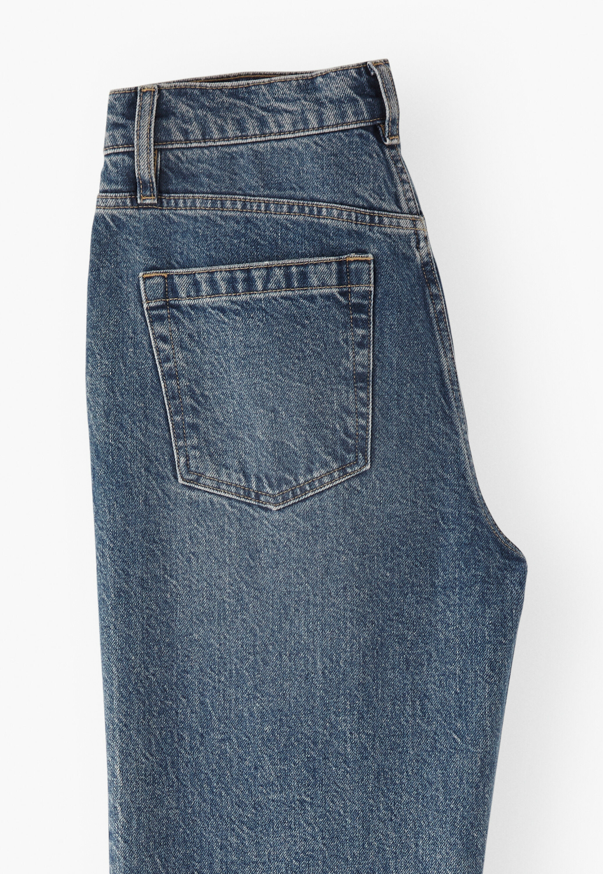 Jeans mit geschlitztem Saum
