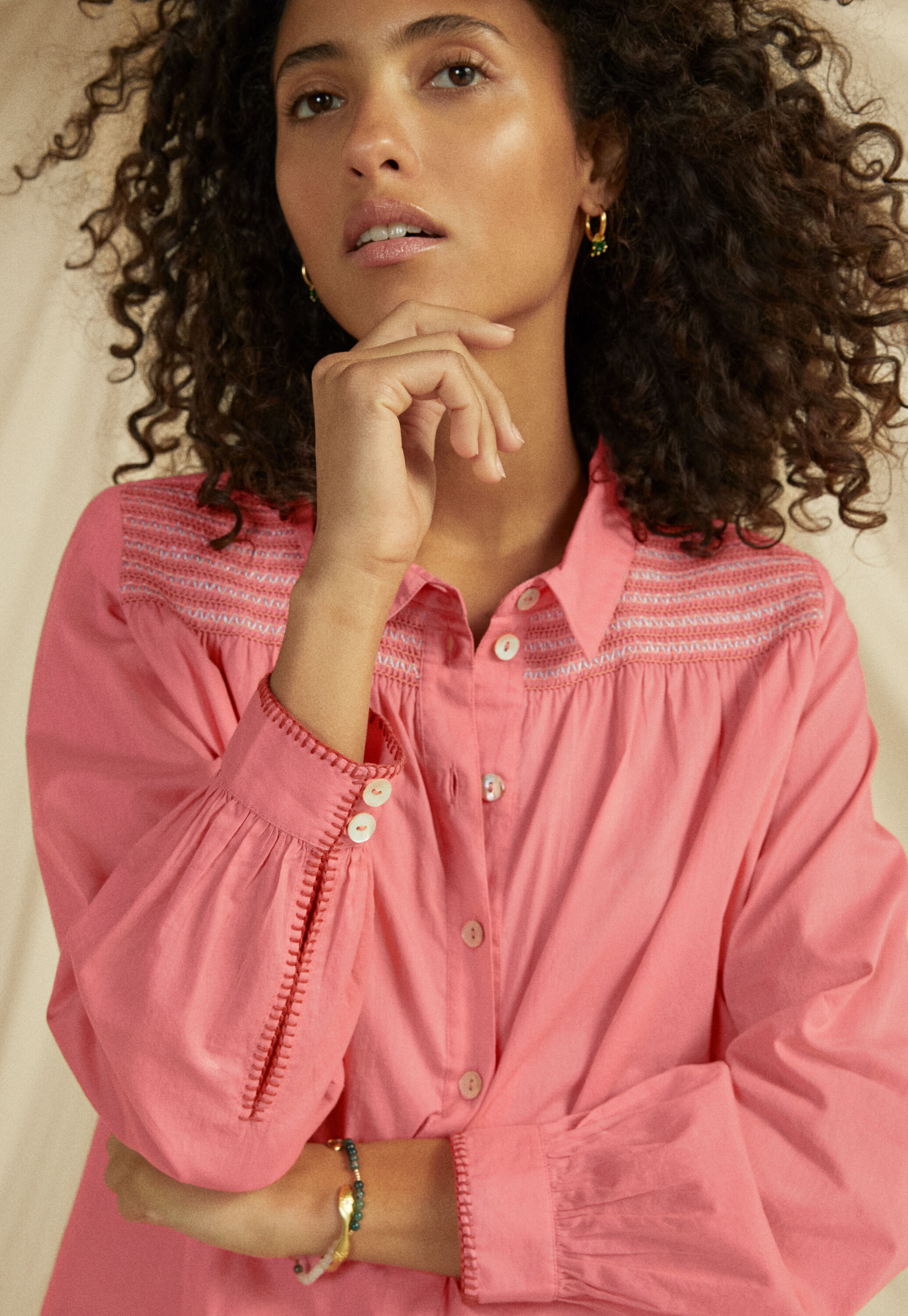Bluse mit Kr&auml;useldetail