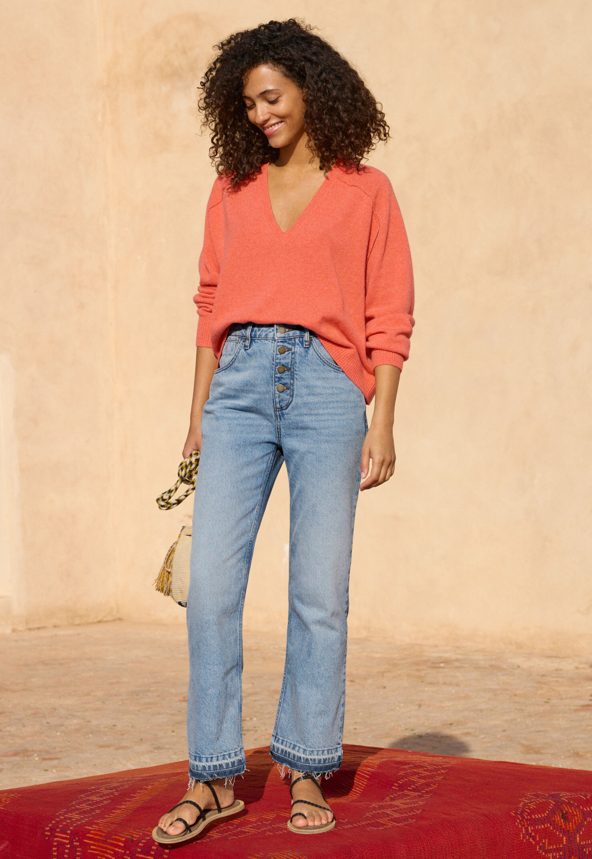Jeans mit ausgelassenem Saum