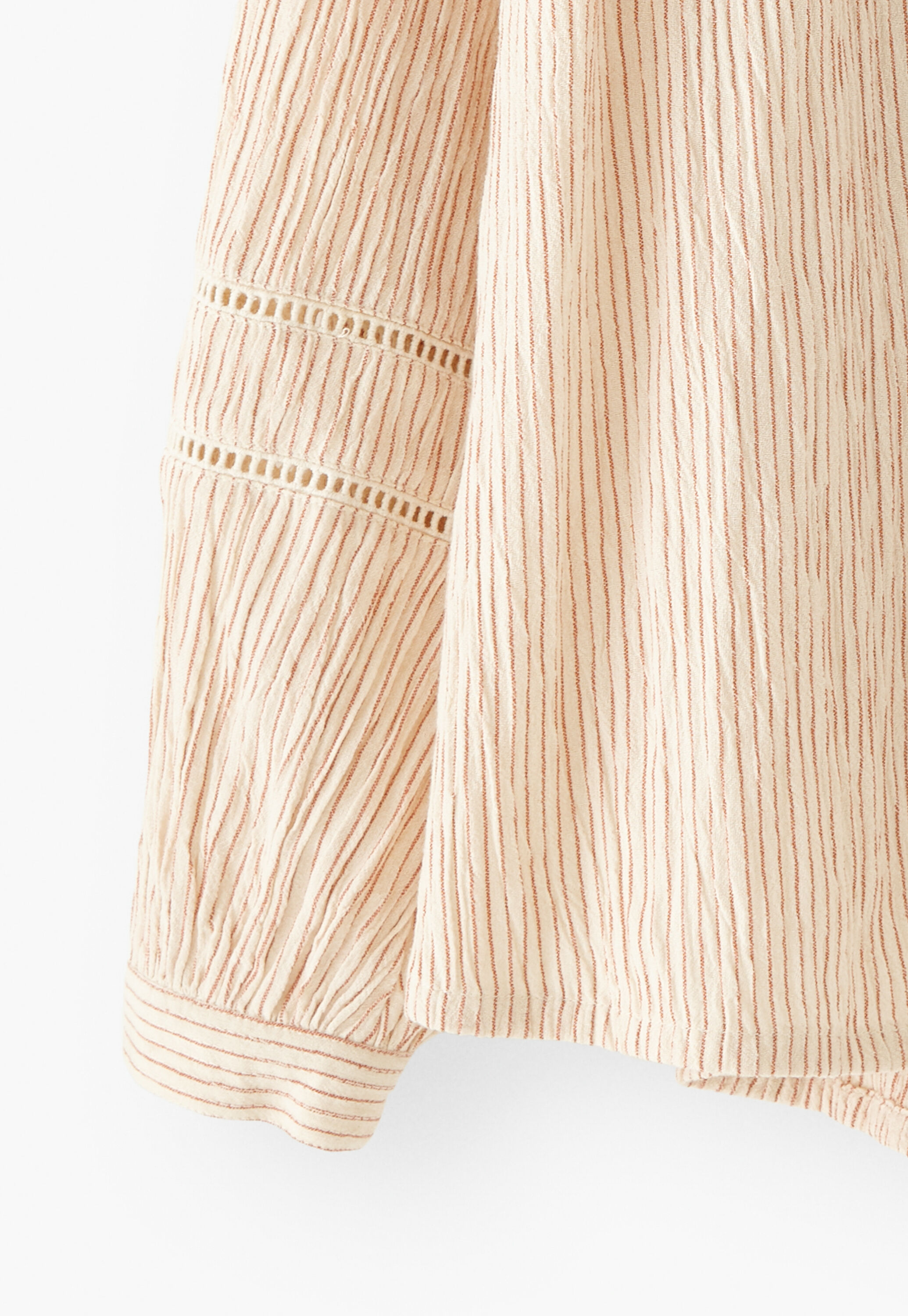 Bluse mit ger&uuml;schtem Ausschnitt