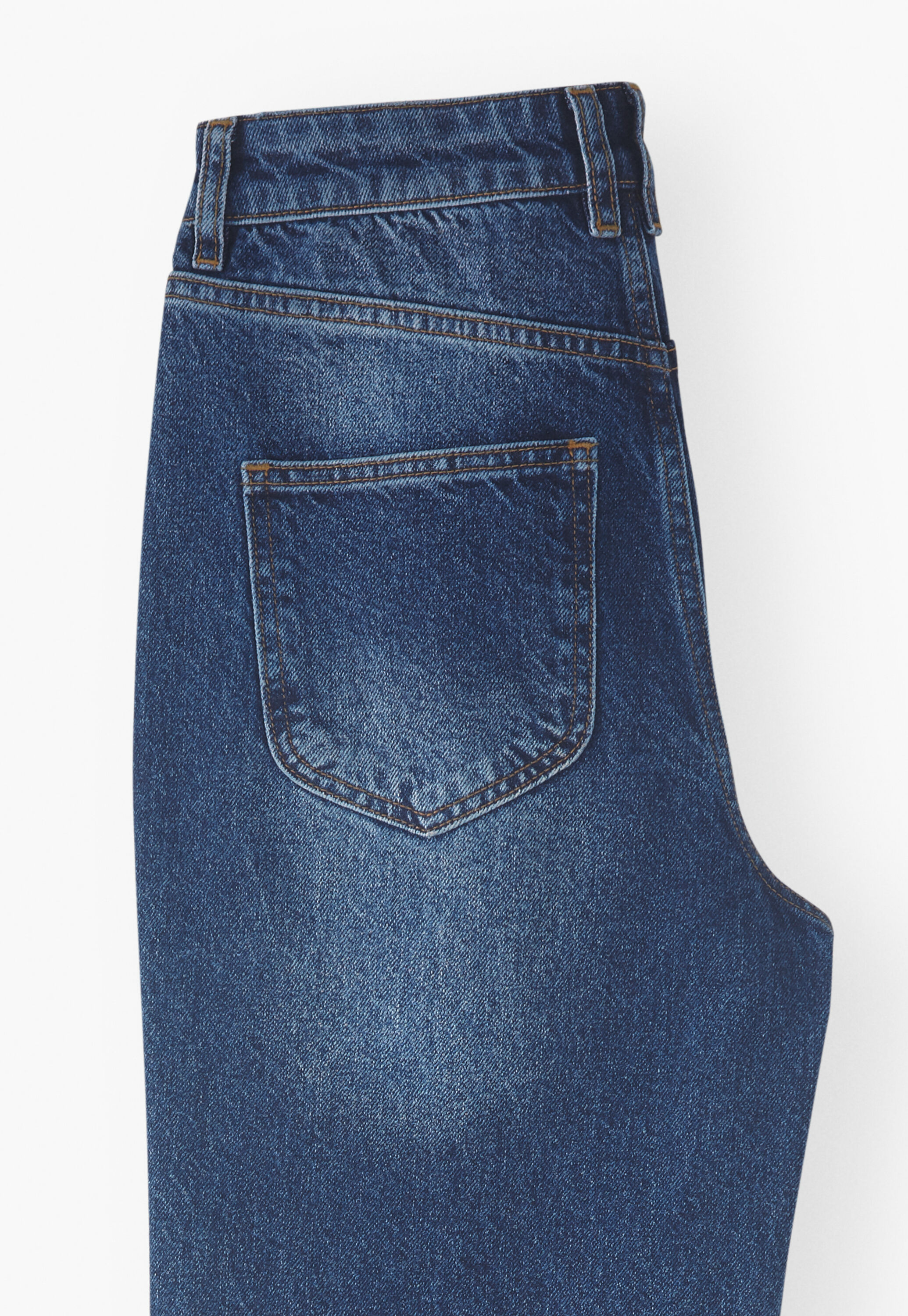 Jeans mit ausgelassenem Saum