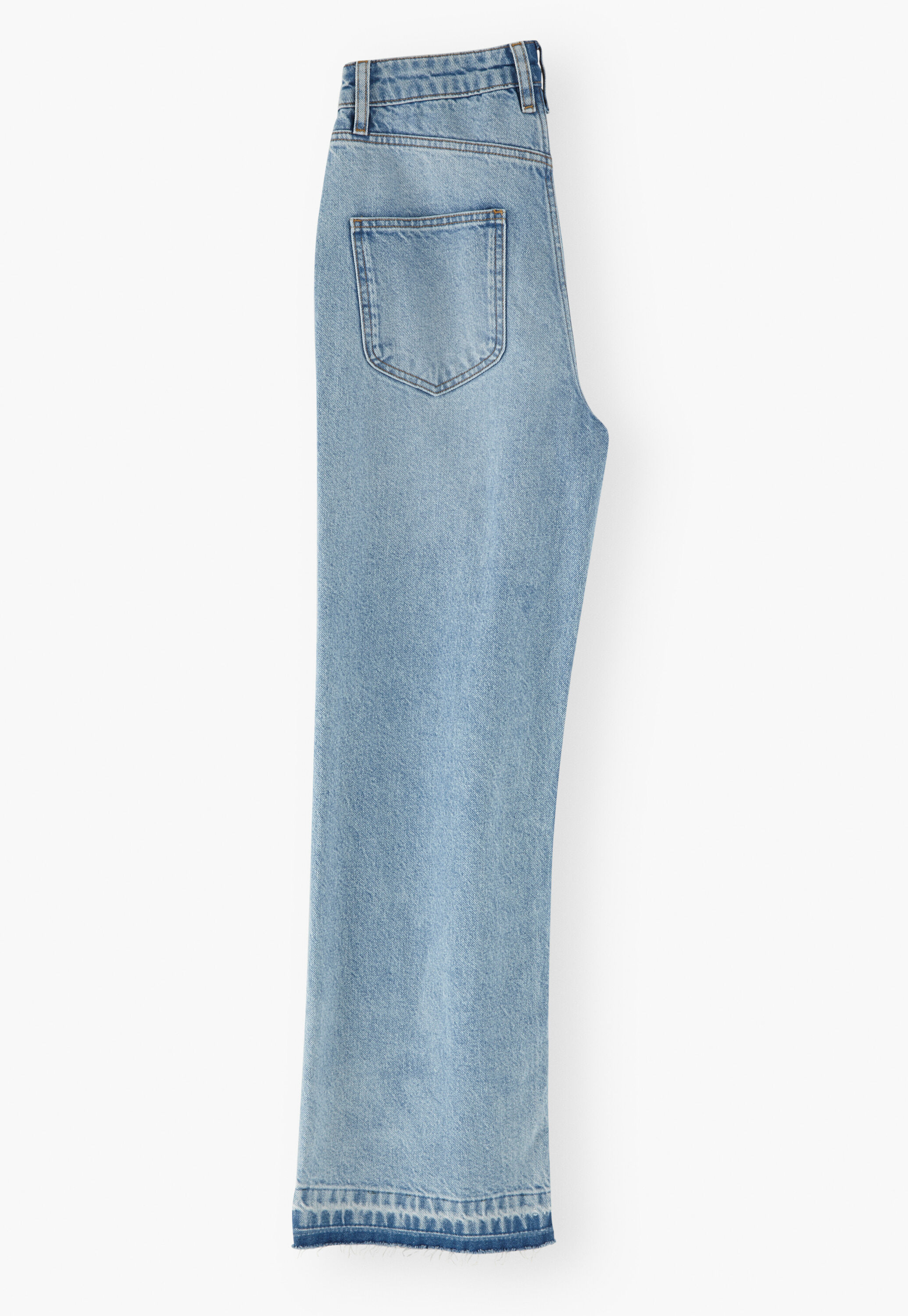 Jeans mit ausgelassenem Saum