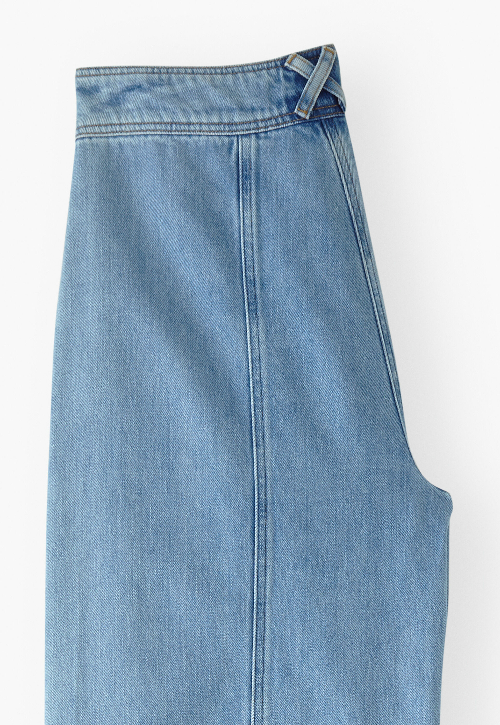 Flie&szlig;ende Jeans mit weitem Bein