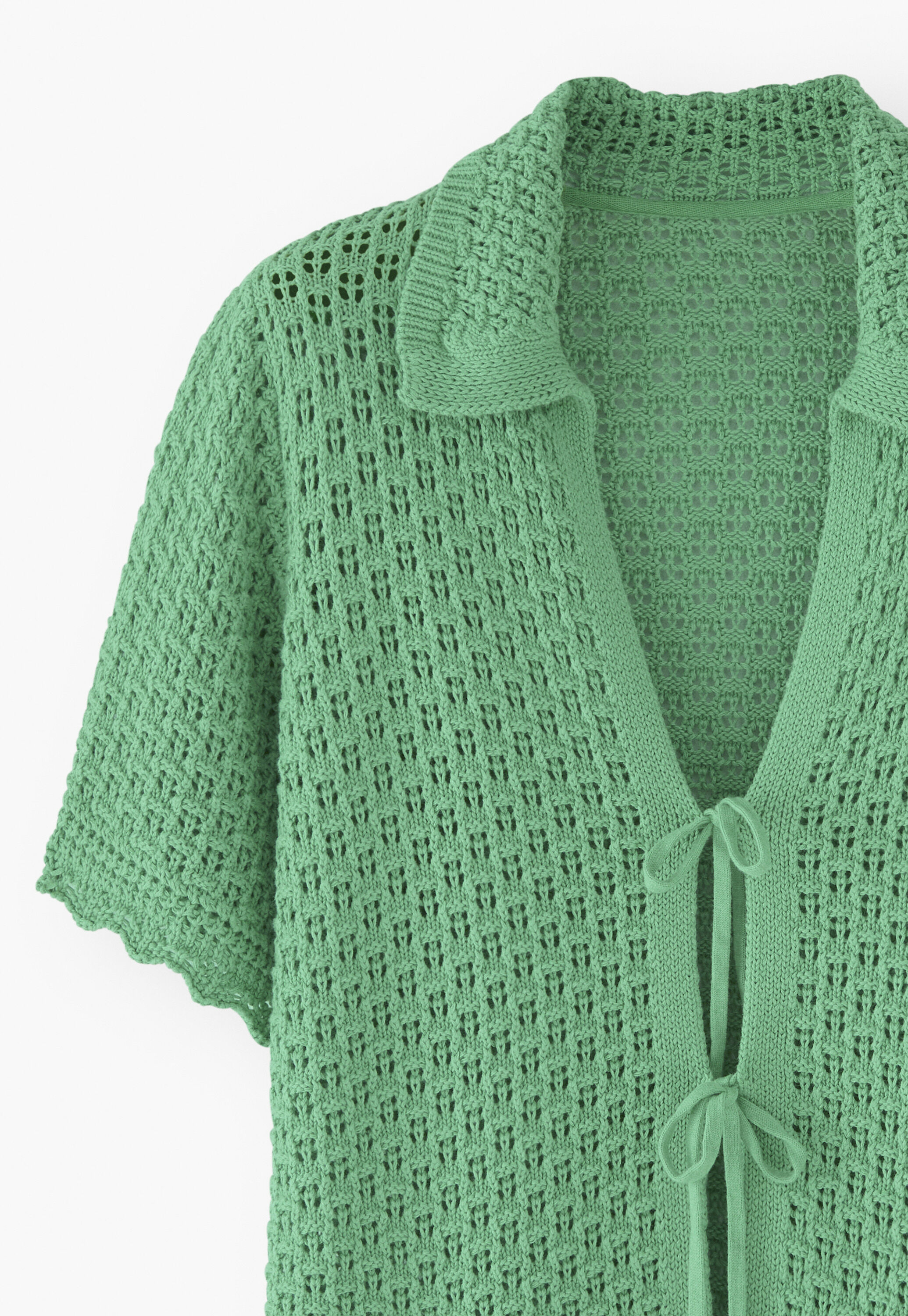Vorne gebundener Pullover