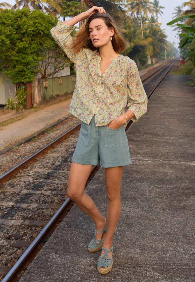 Shorts mit aufgesetzten Taschen, Rauchiges Ozeanblau, completeTheLook